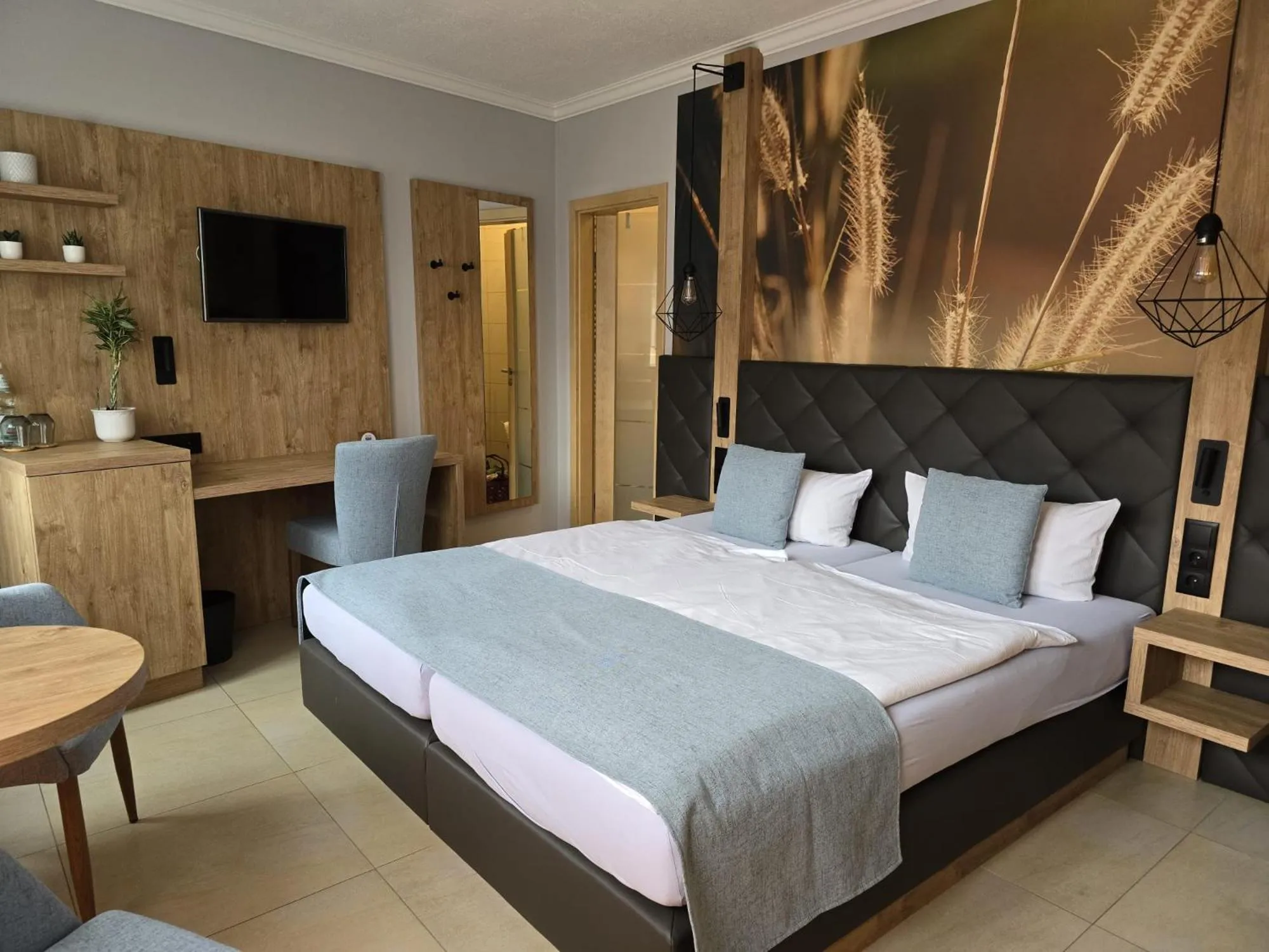 Photo of the whole room, Bed in Hotel "Pension Marlis"