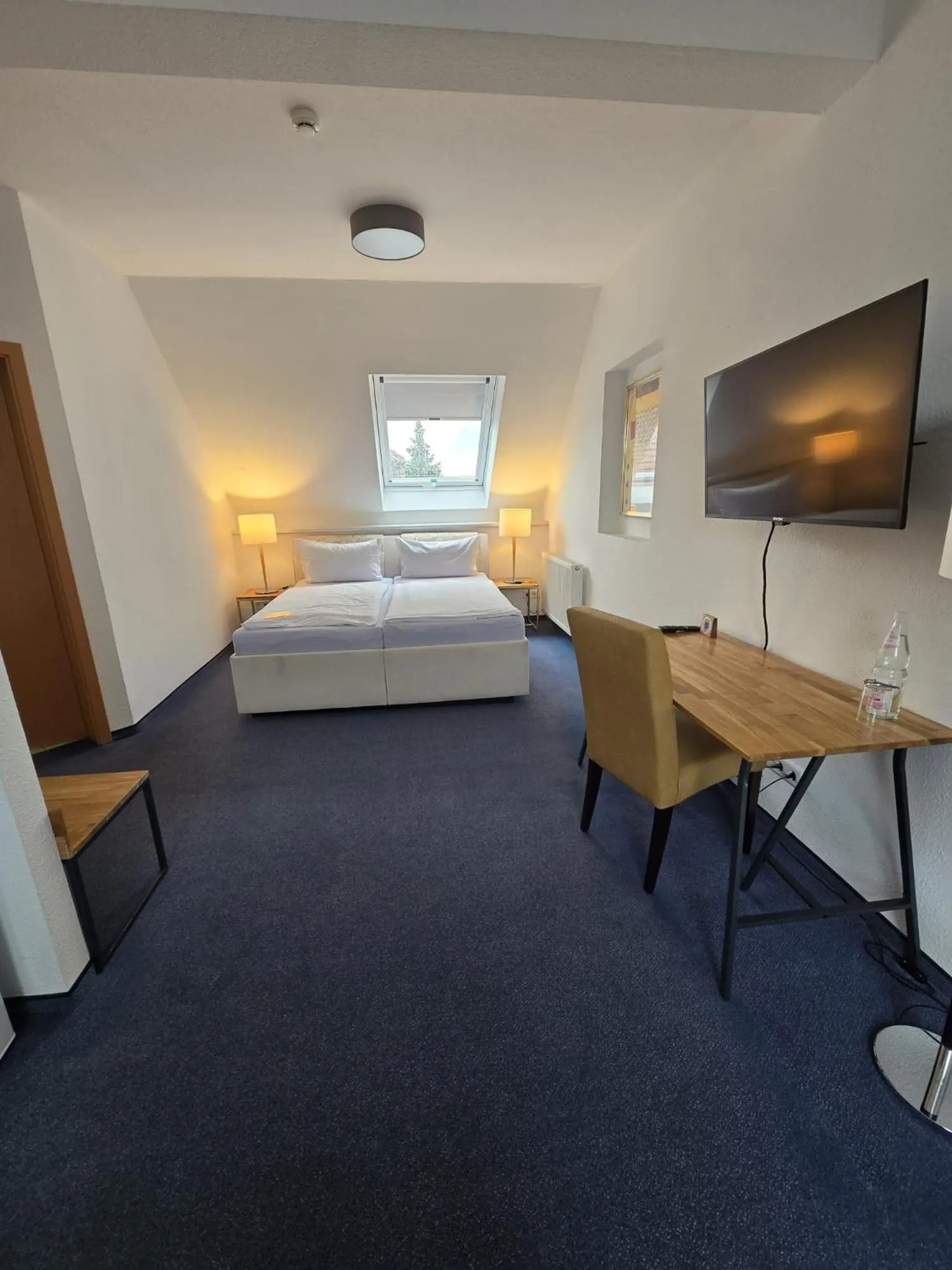 Photo of the whole room, Bed in Hotel "Pension Marlis"