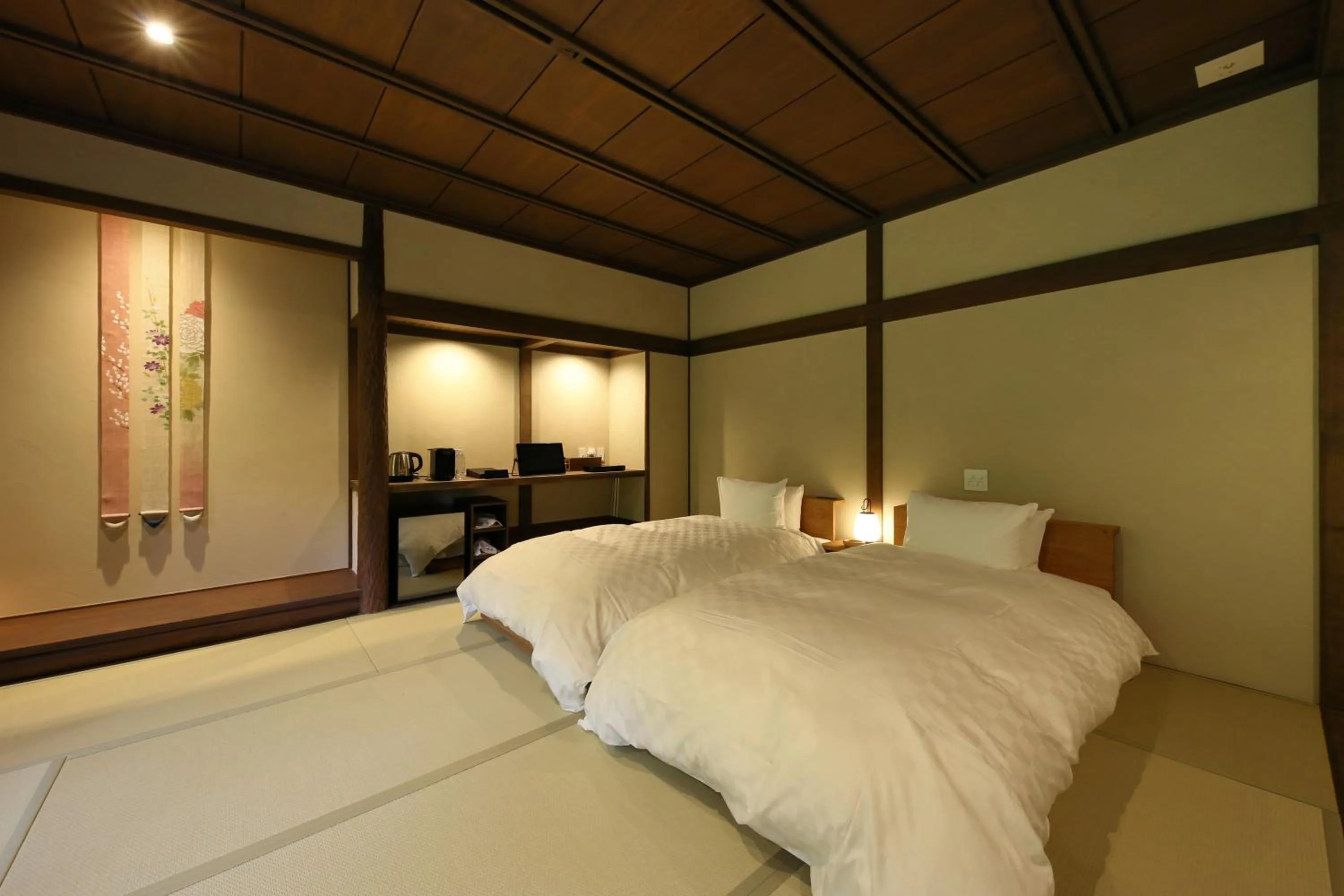 Photo of the whole room, Bed in Kyousen