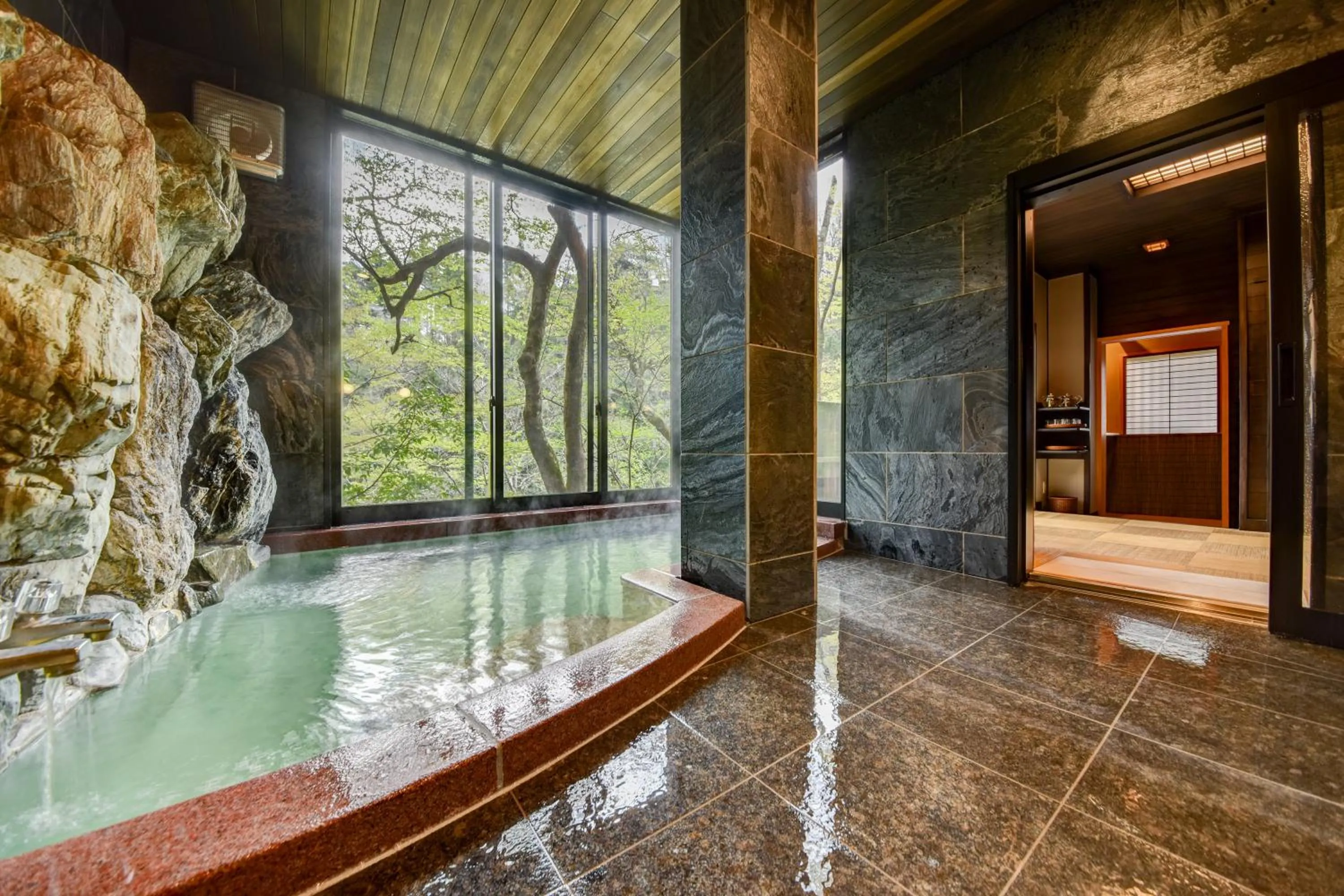 Hot Spring Bath in Kyousen