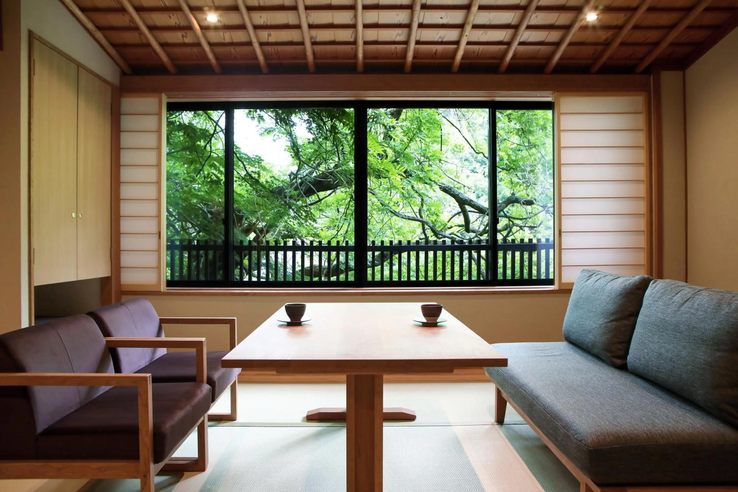 Photo of the whole room in Kyousen