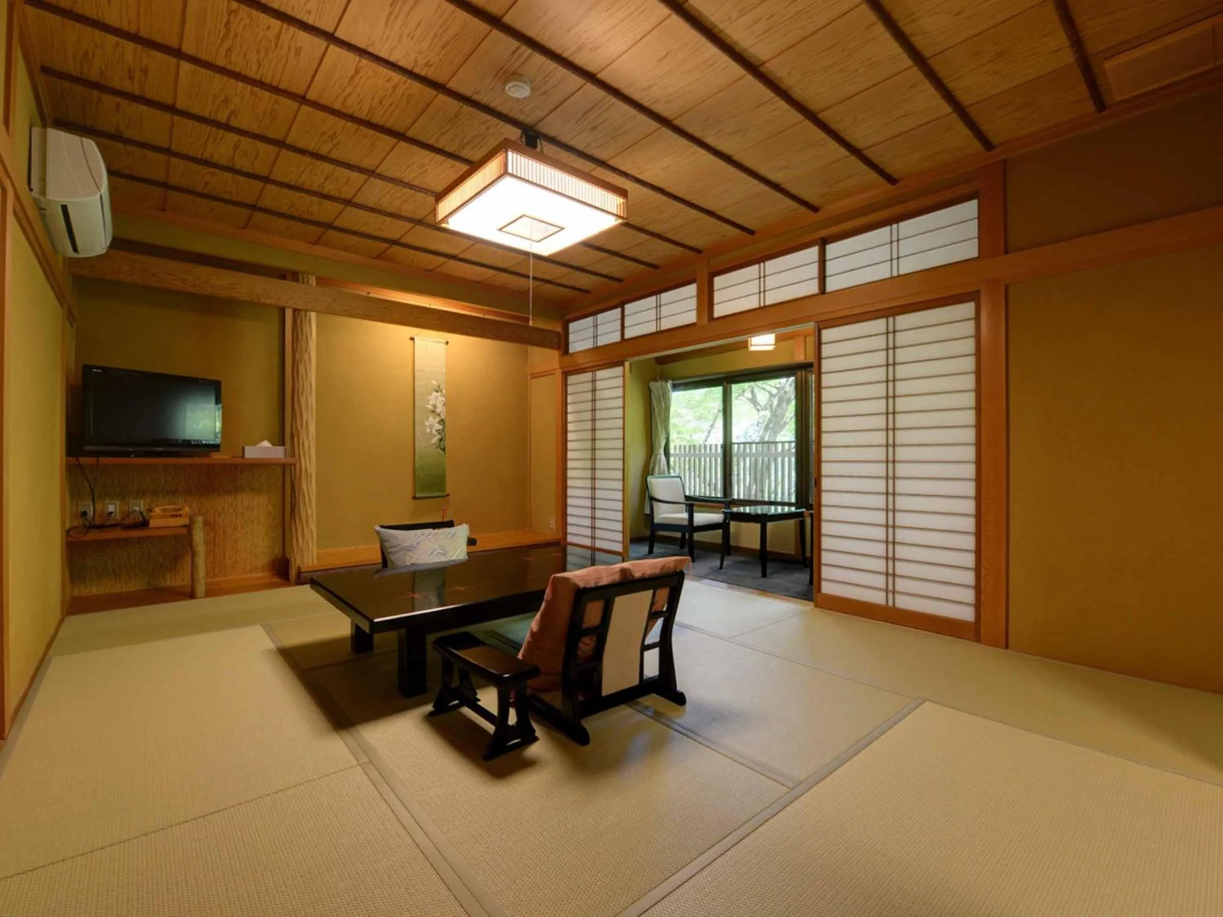 Photo of the whole room in Kyousen