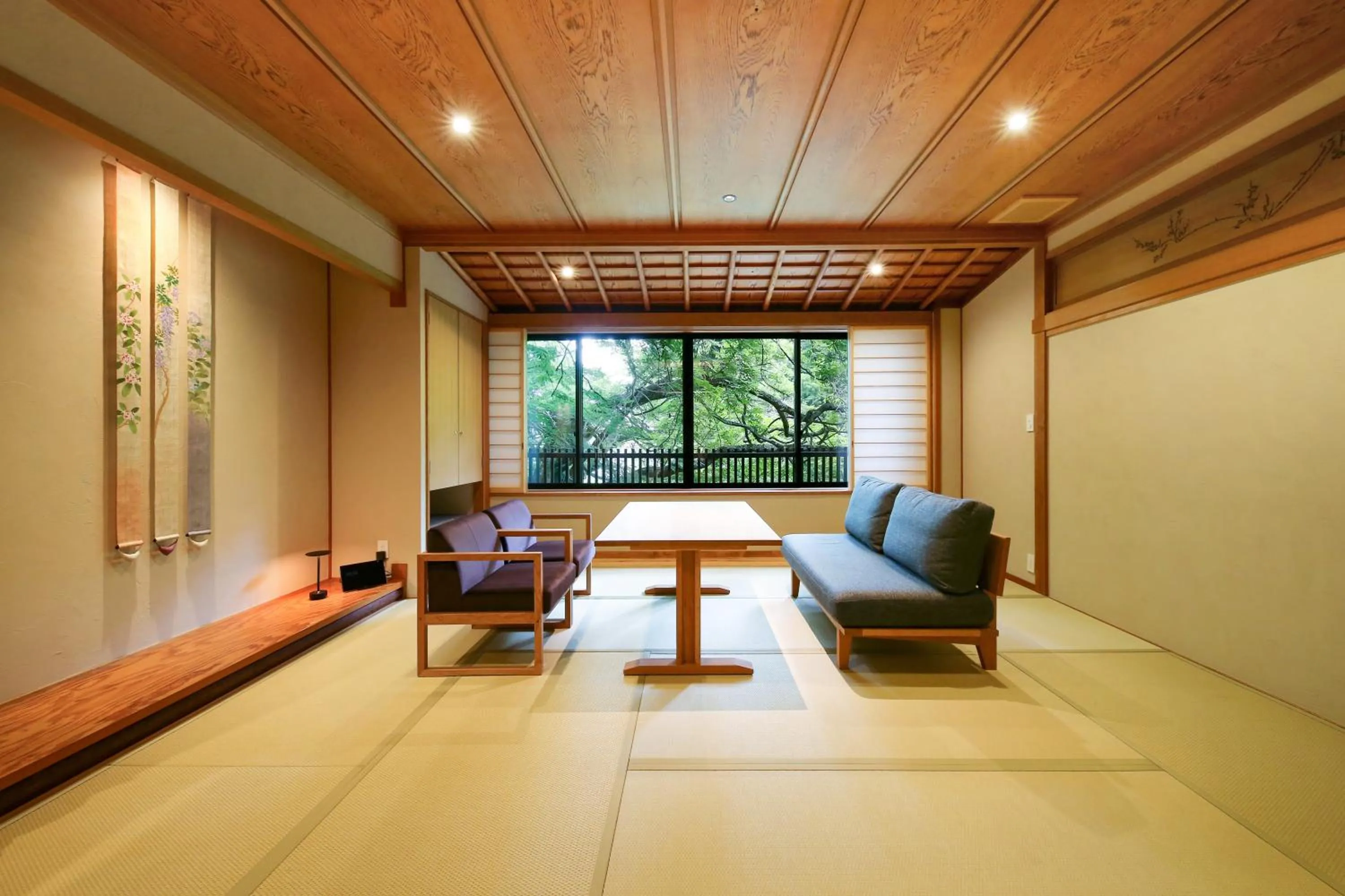 Photo of the whole room in Kyousen