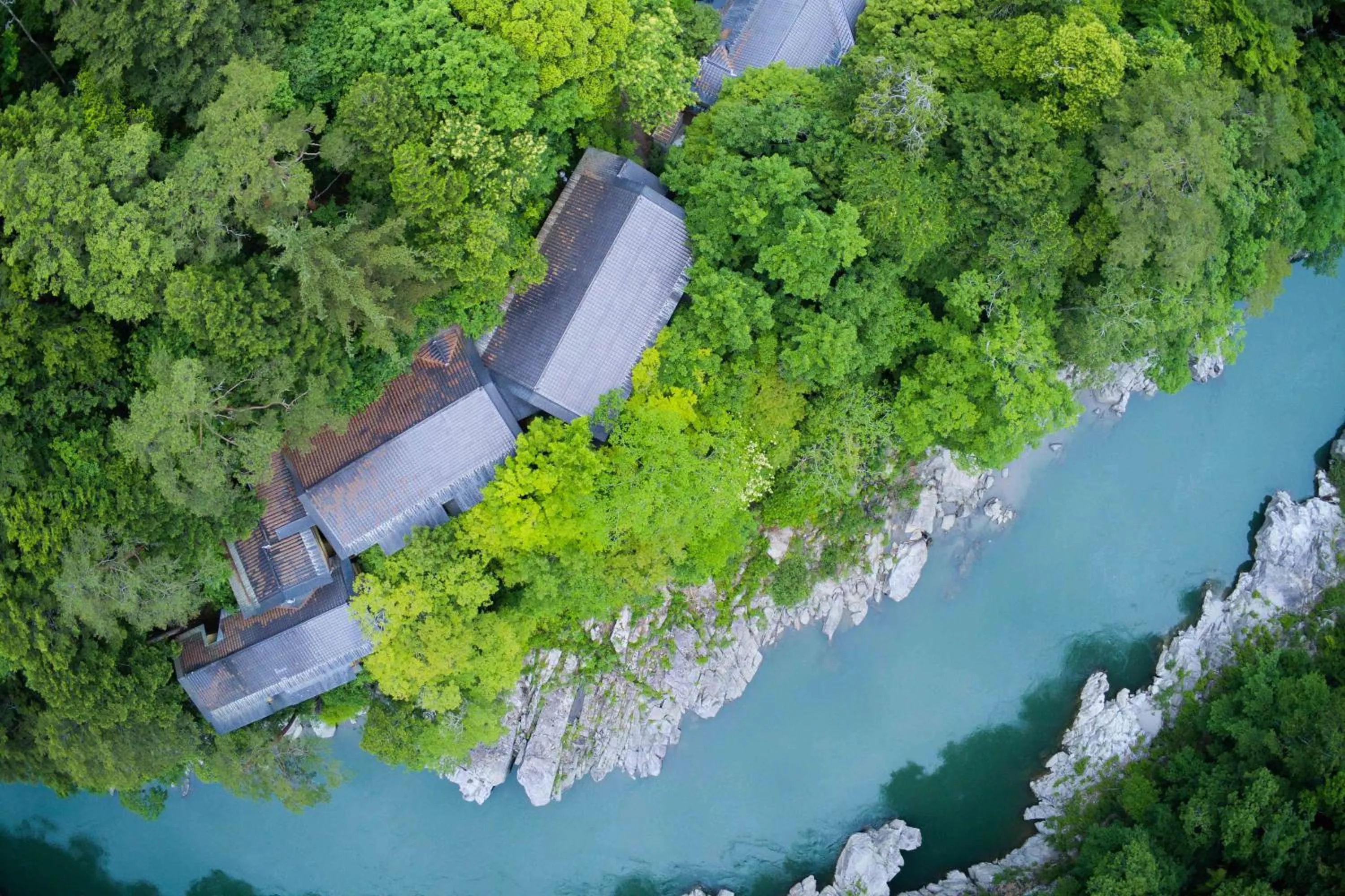 Property building in Kyousen