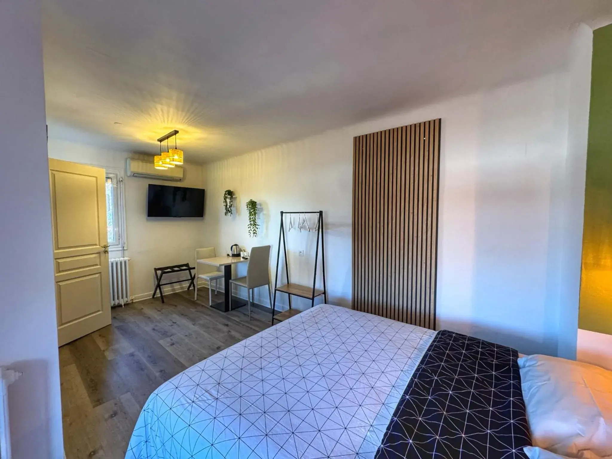 Double Room with Mountain View in Hôtel Itzalpea Double Room with Mountain View in Hôtel Itzalpea