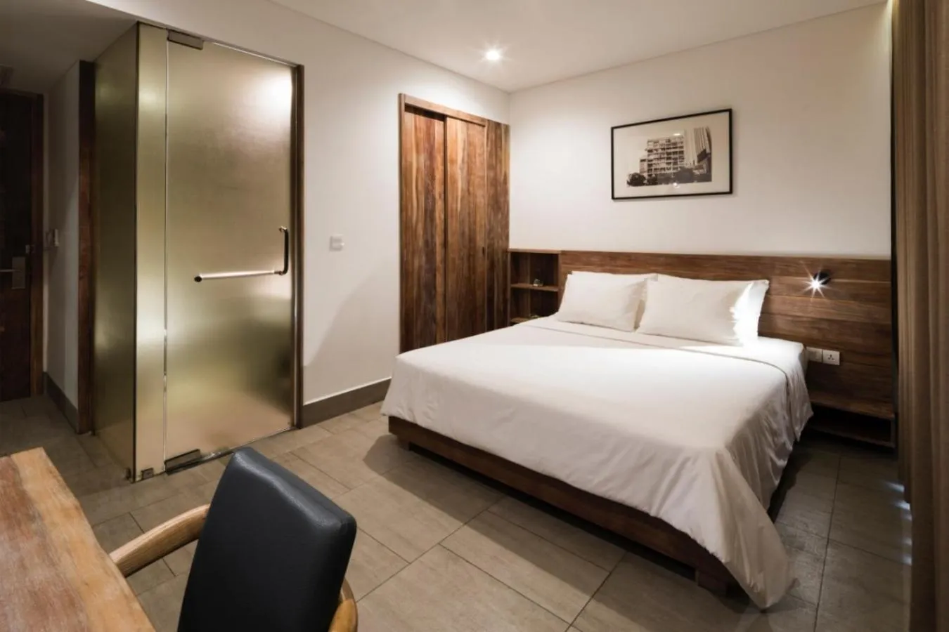 Bed in Triple E Hotel Fine Art Museum