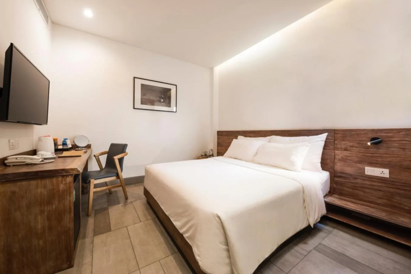 Bed in Triple E Hotel Fine Art Museum