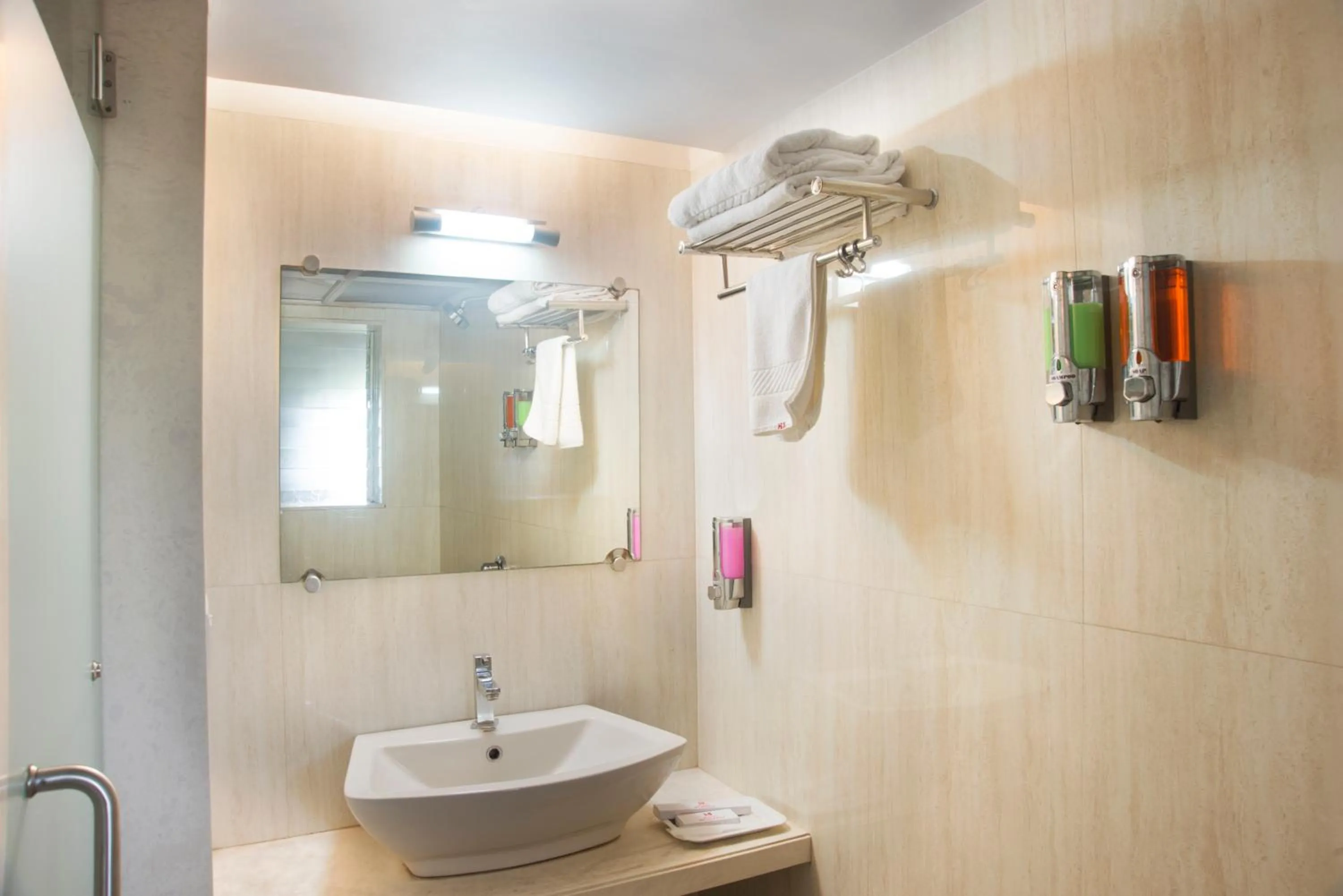 Bathroom in Yogi Broadway