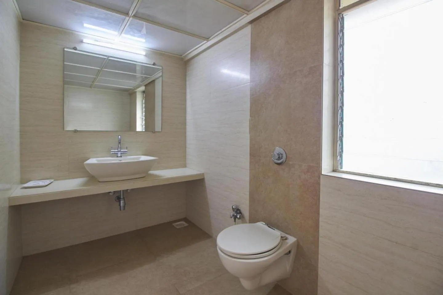 Toilet in Yogi Broadway