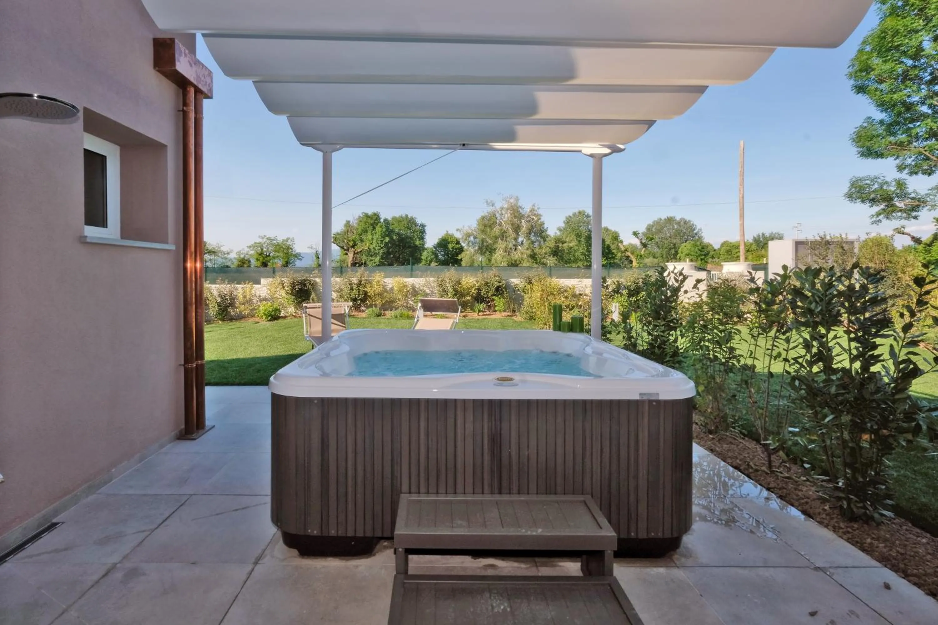 Hot Tub in Relais Villa Clodia
