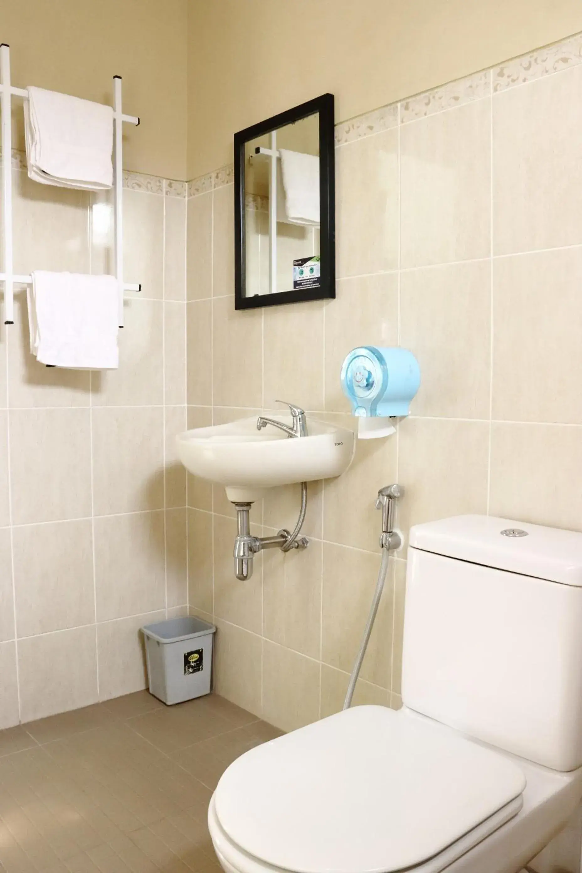 Deluxe Twin Room in Hotel Griya Wijaya Deluxe Twin Room in Hotel Griya Wijaya