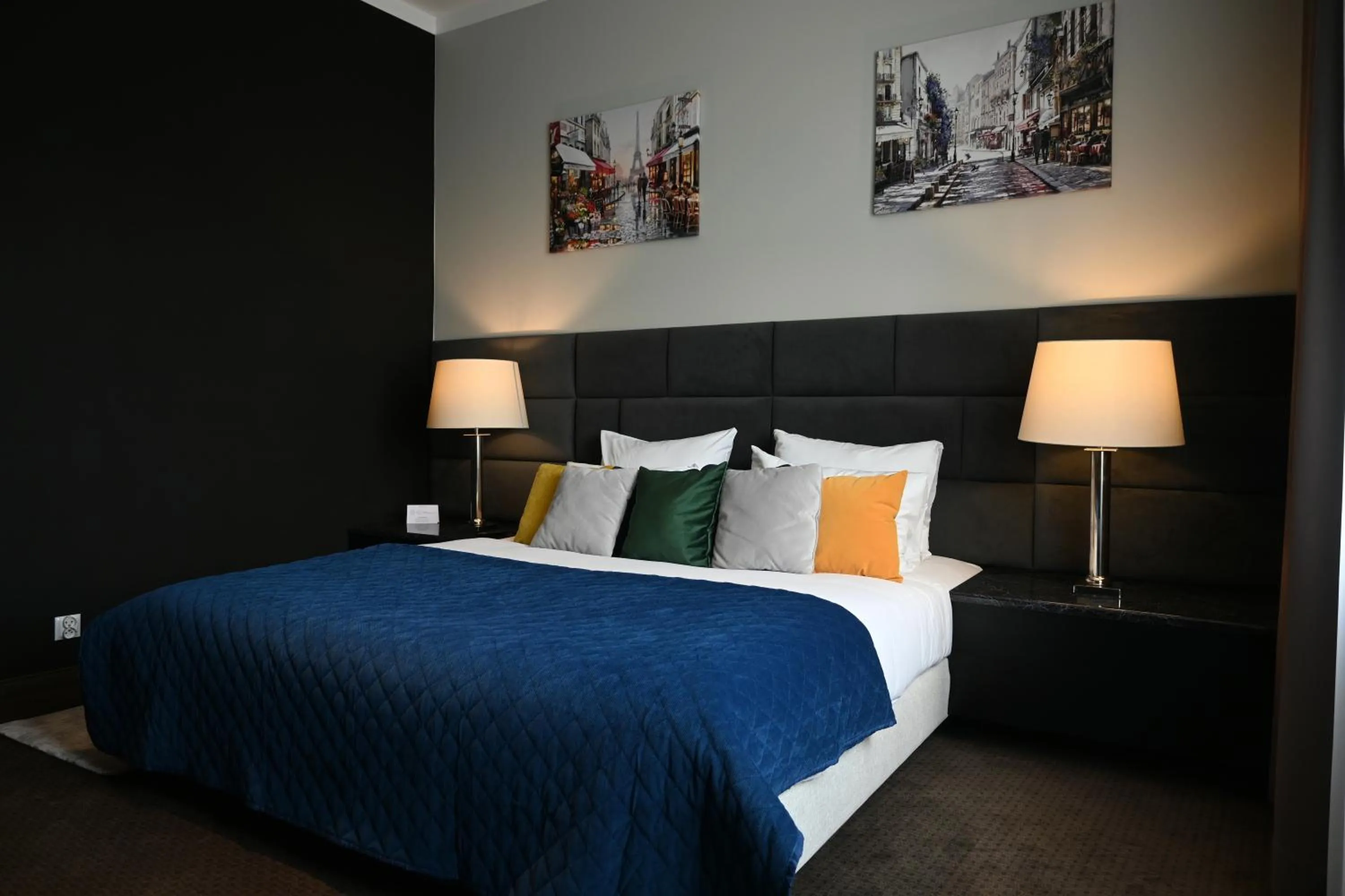 Bedroom, Bed in Vestil Hotel