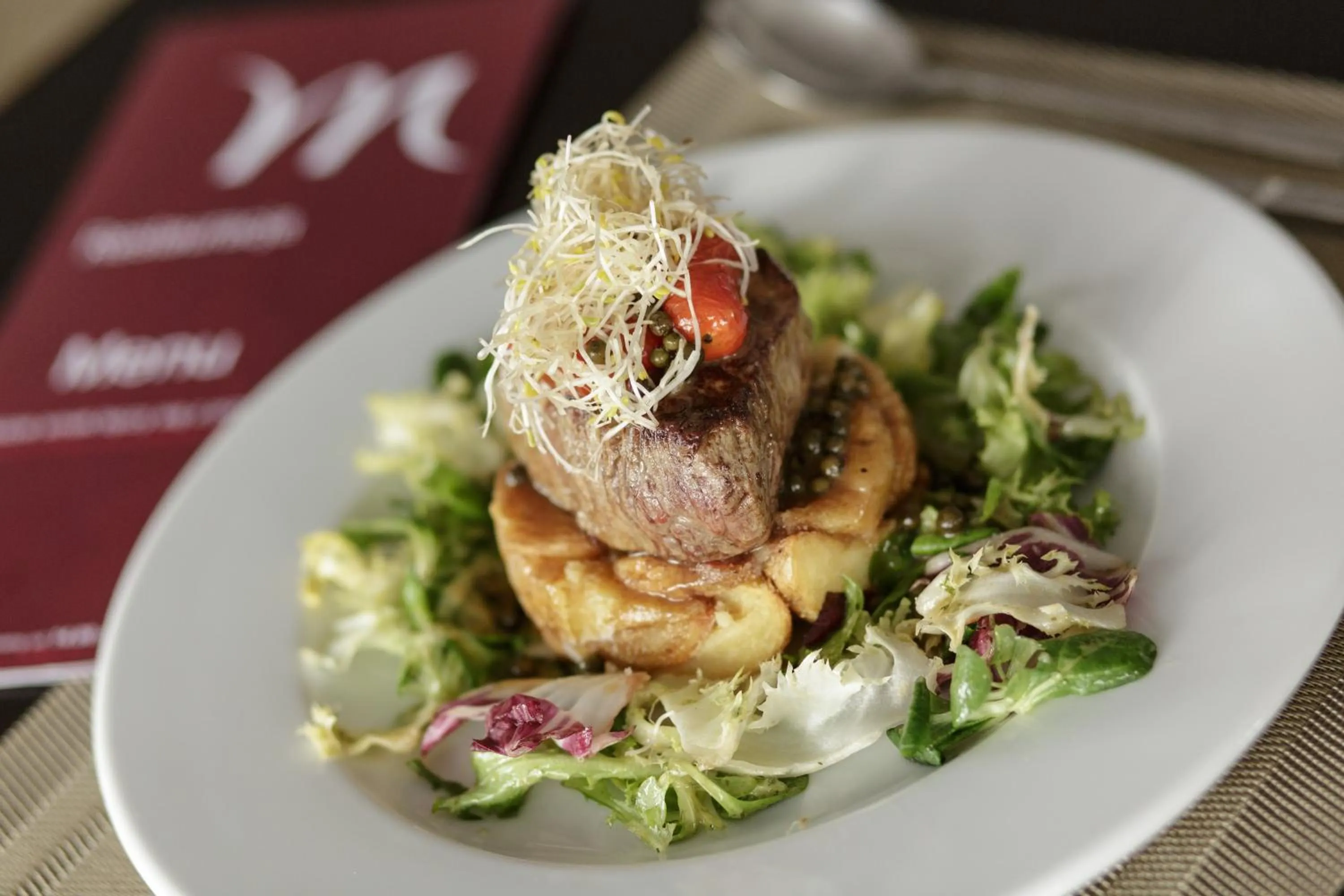 Restaurant/places to eat in Vestil Hotel