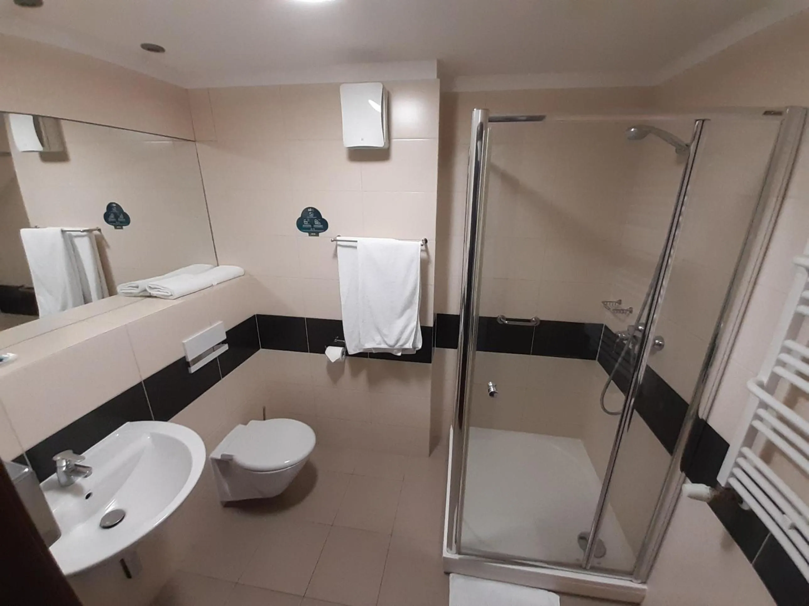 Bathroom in Vestil Hotel