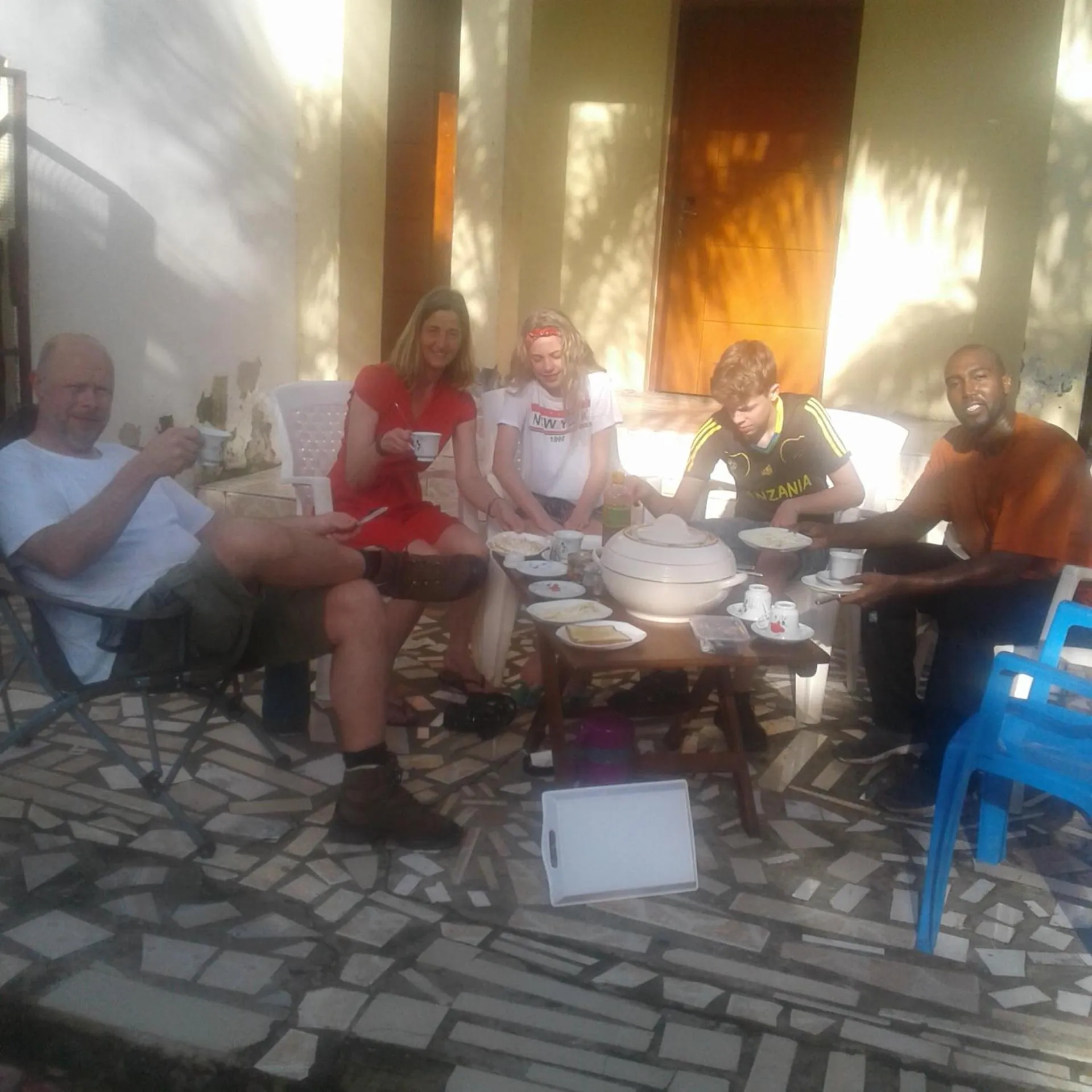 Food and drinks in JJ & JE Family House