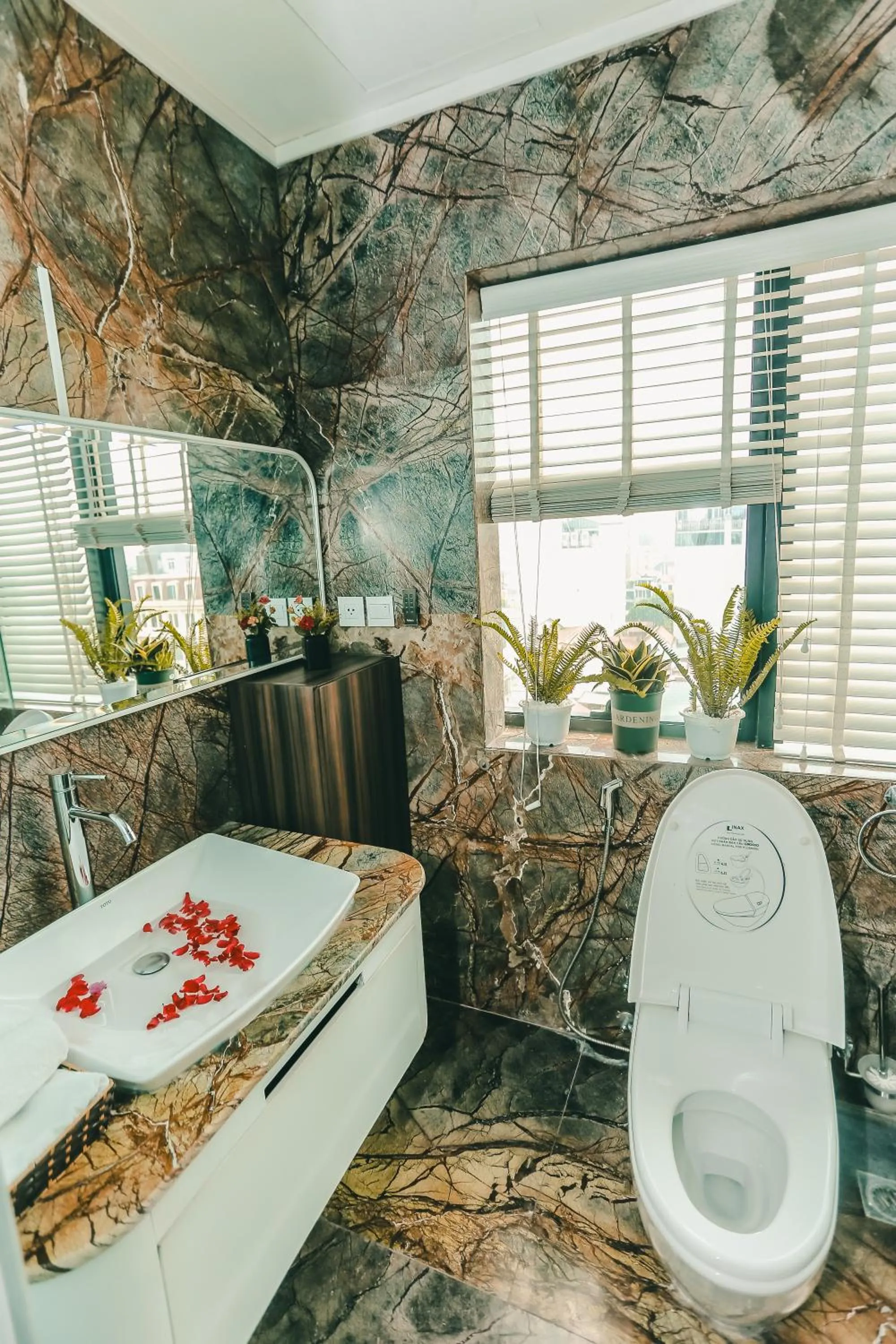Bathroom in Ficus Suites