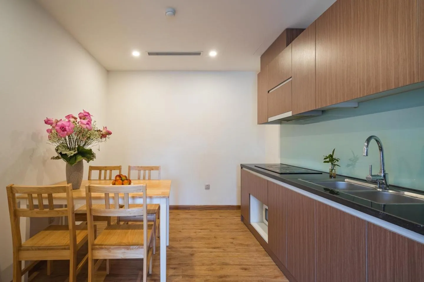 Kitchen or kitchenette in Ficus Suites