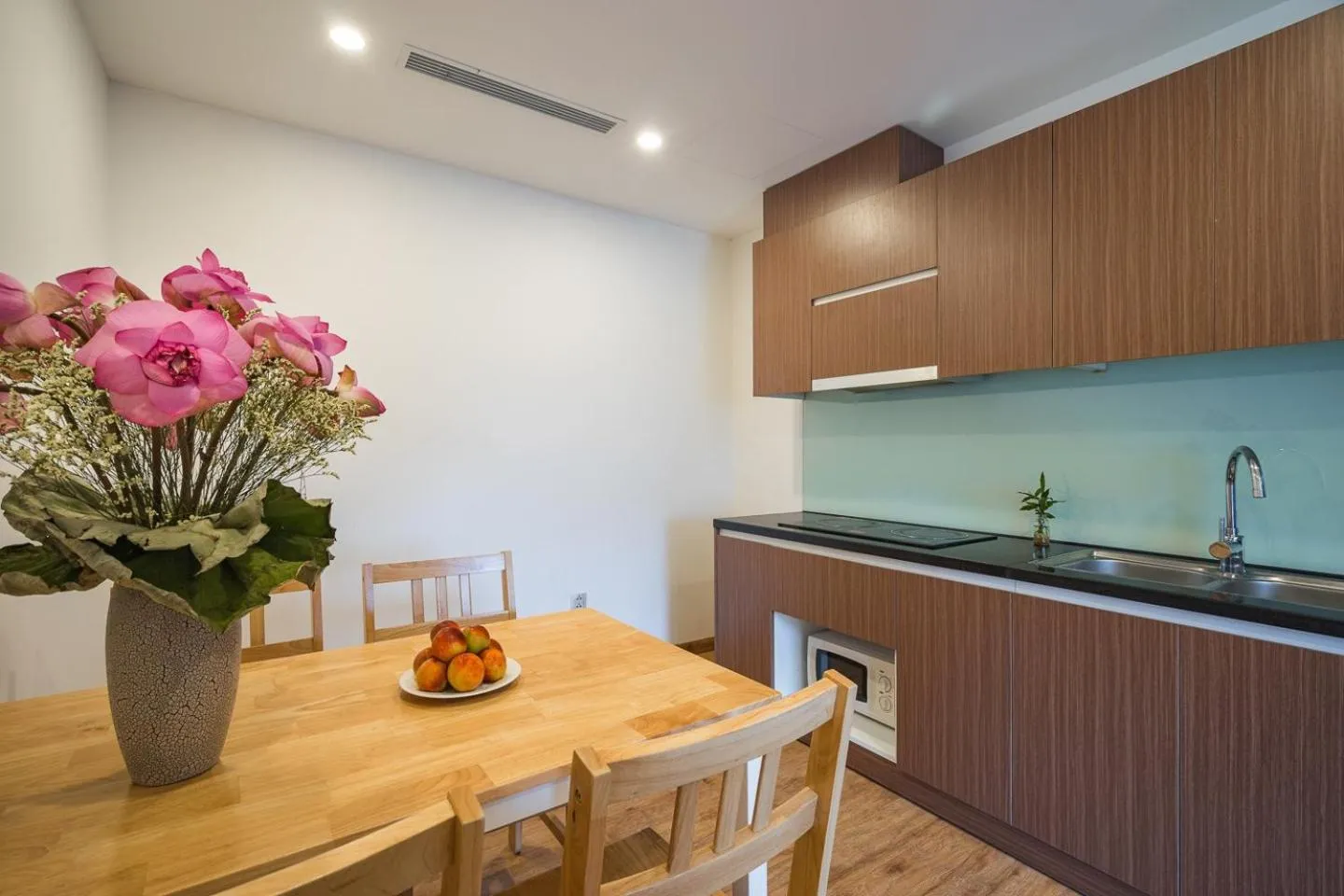 Kitchen or kitchenette in Ficus Suites