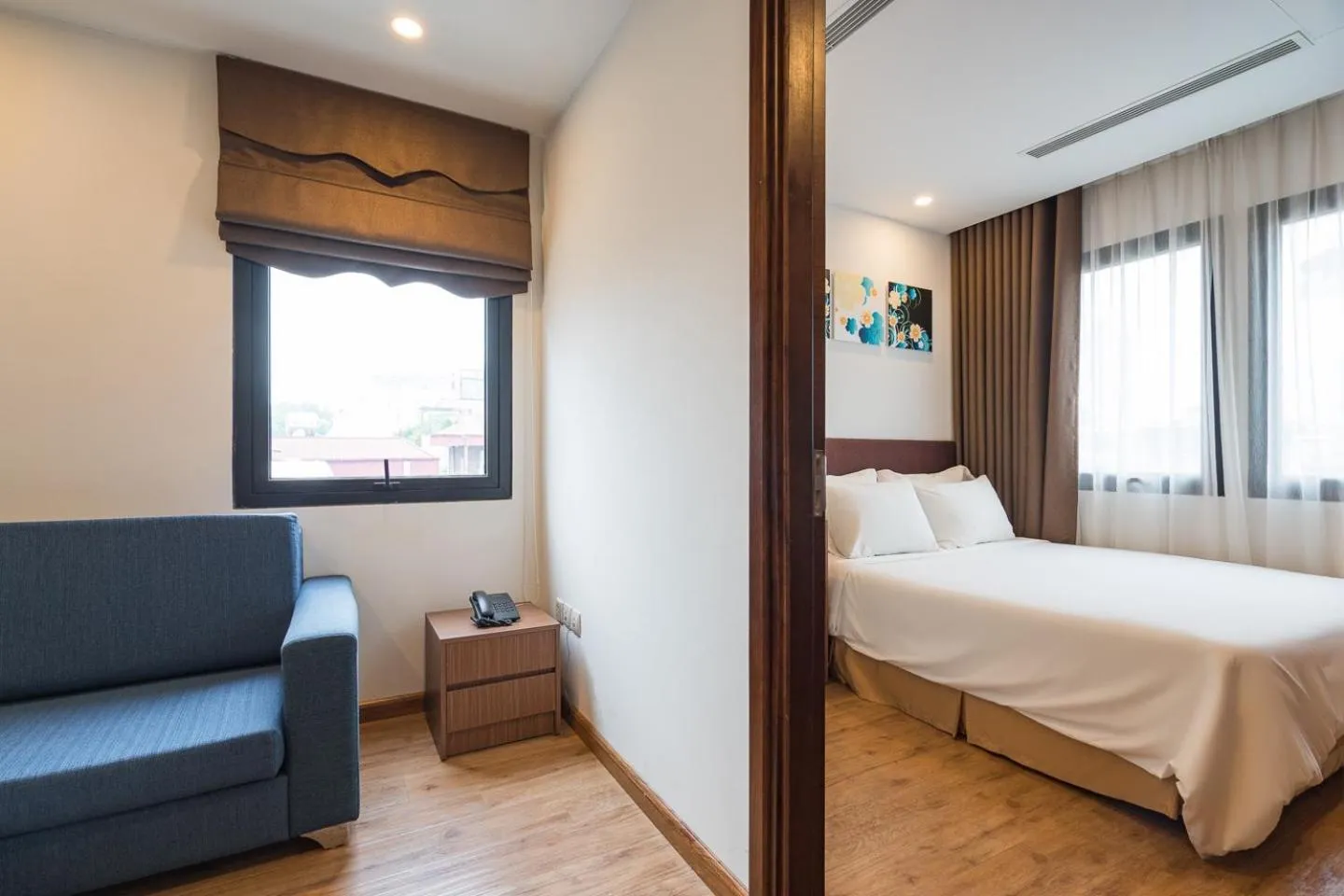 Living room, Bed in Ficus Suites