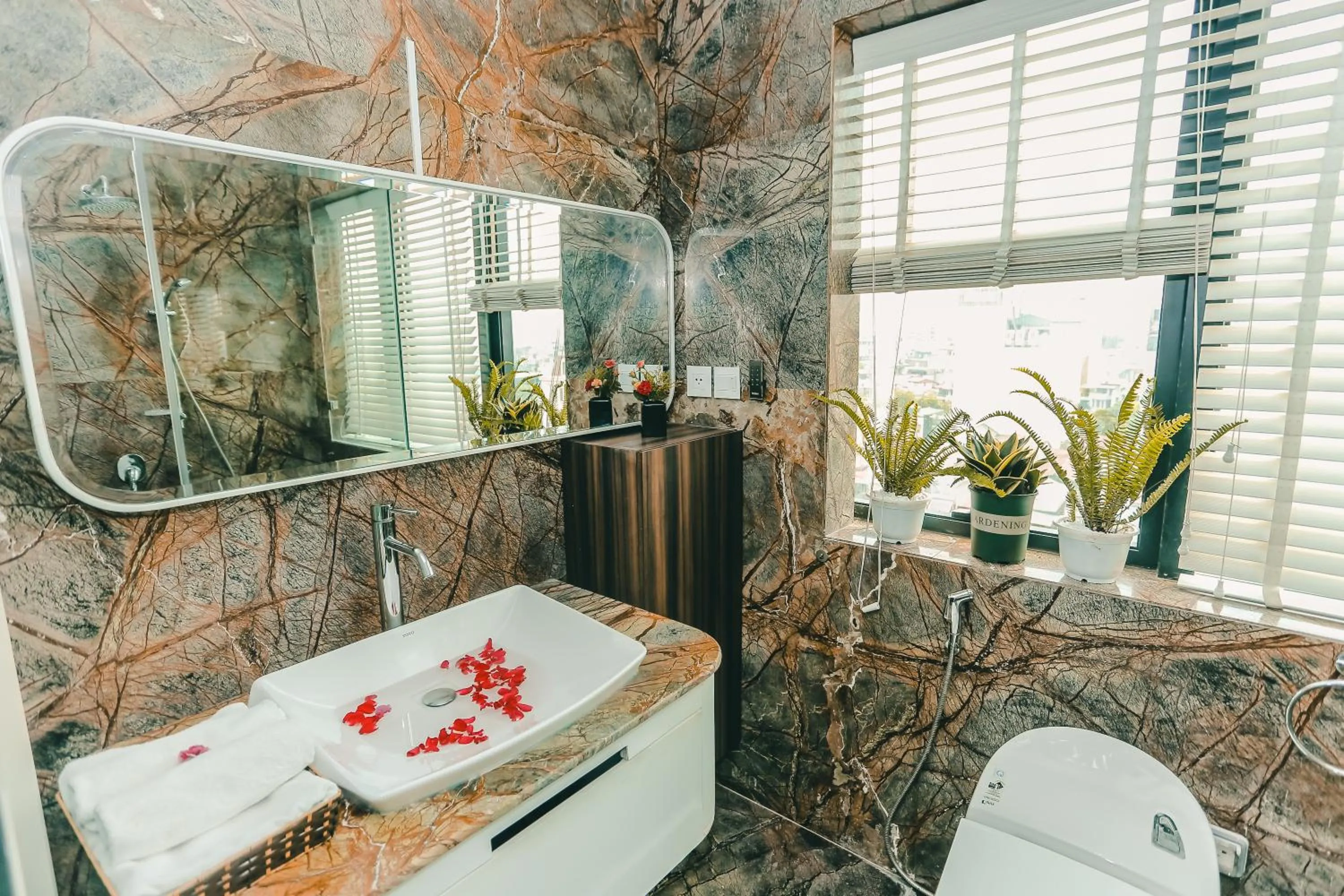 Bathroom in Ficus Suites