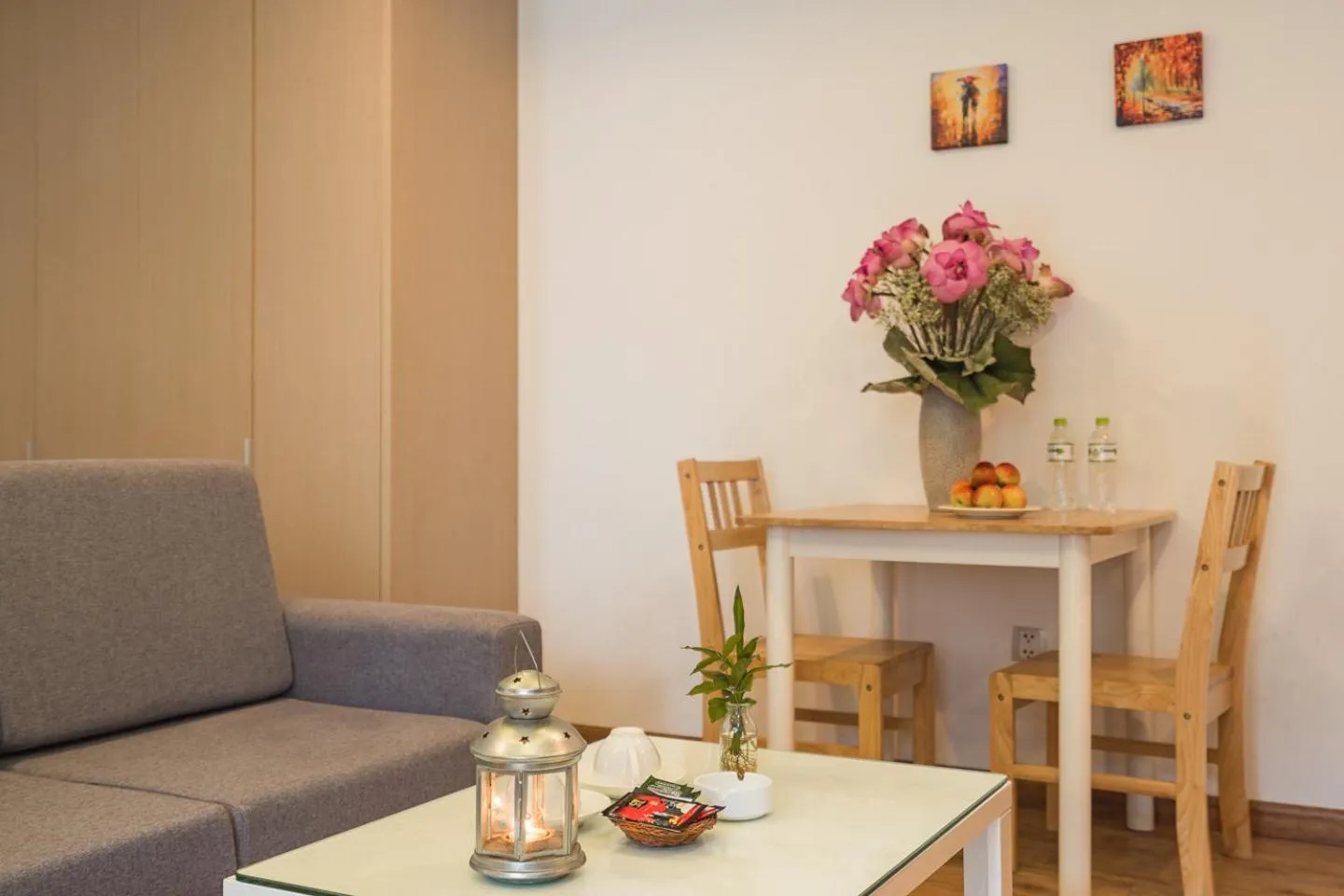 Seating area in Ficus Suites