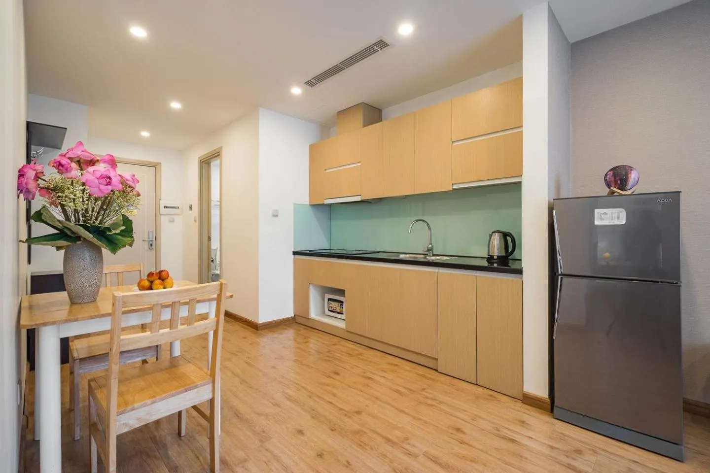 Kitchen or kitchenette in Ficus Suites