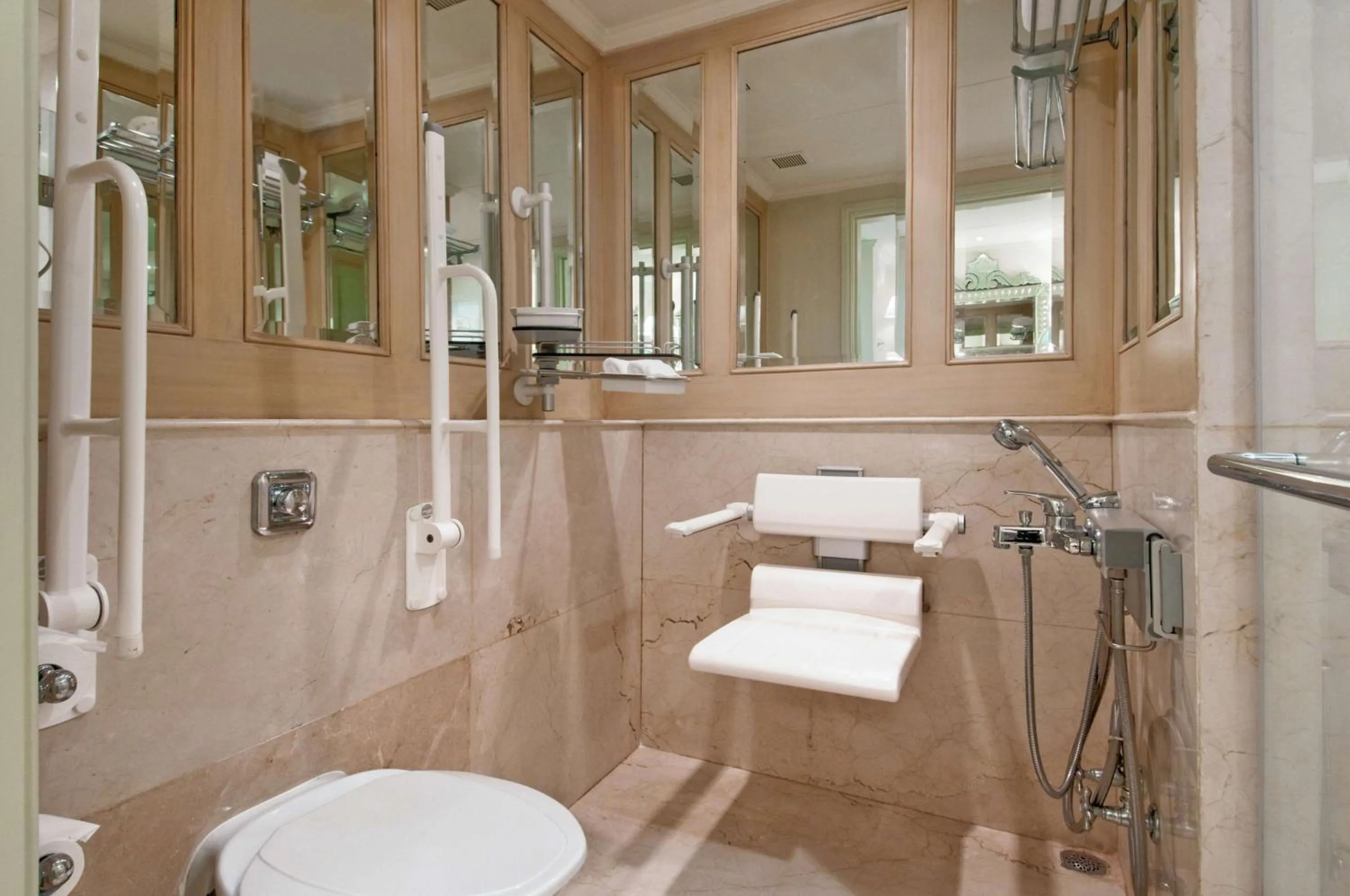 Bathroom in Hilton Mumbai International Airport Hotel