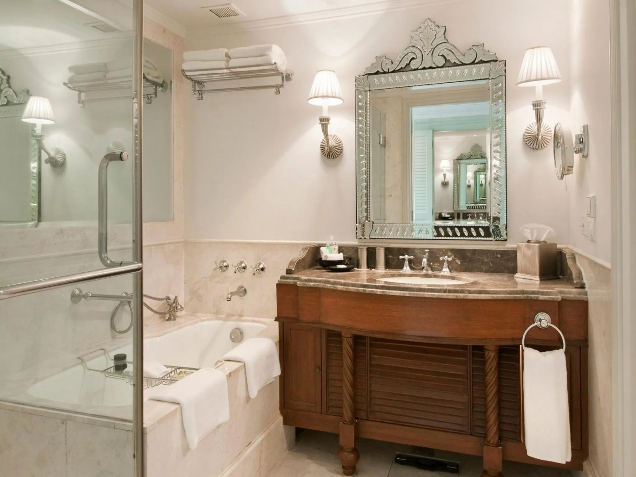 Bathroom in Hilton Mumbai International Airport Hotel