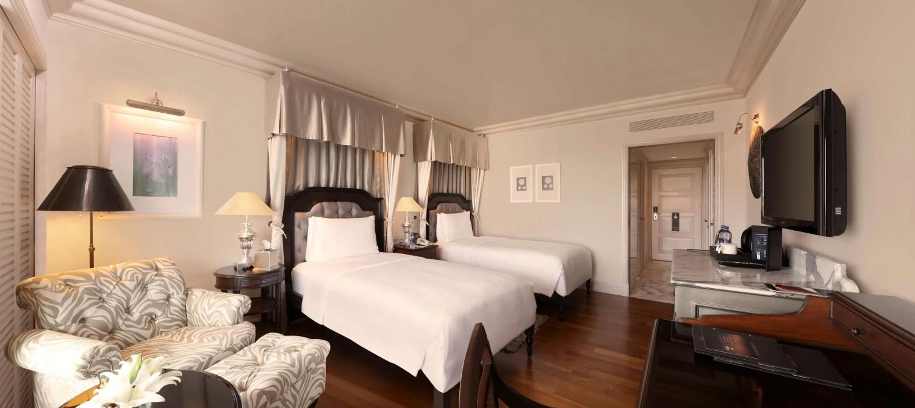 Bedroom, Bed in Hilton Mumbai International Airport Hotel