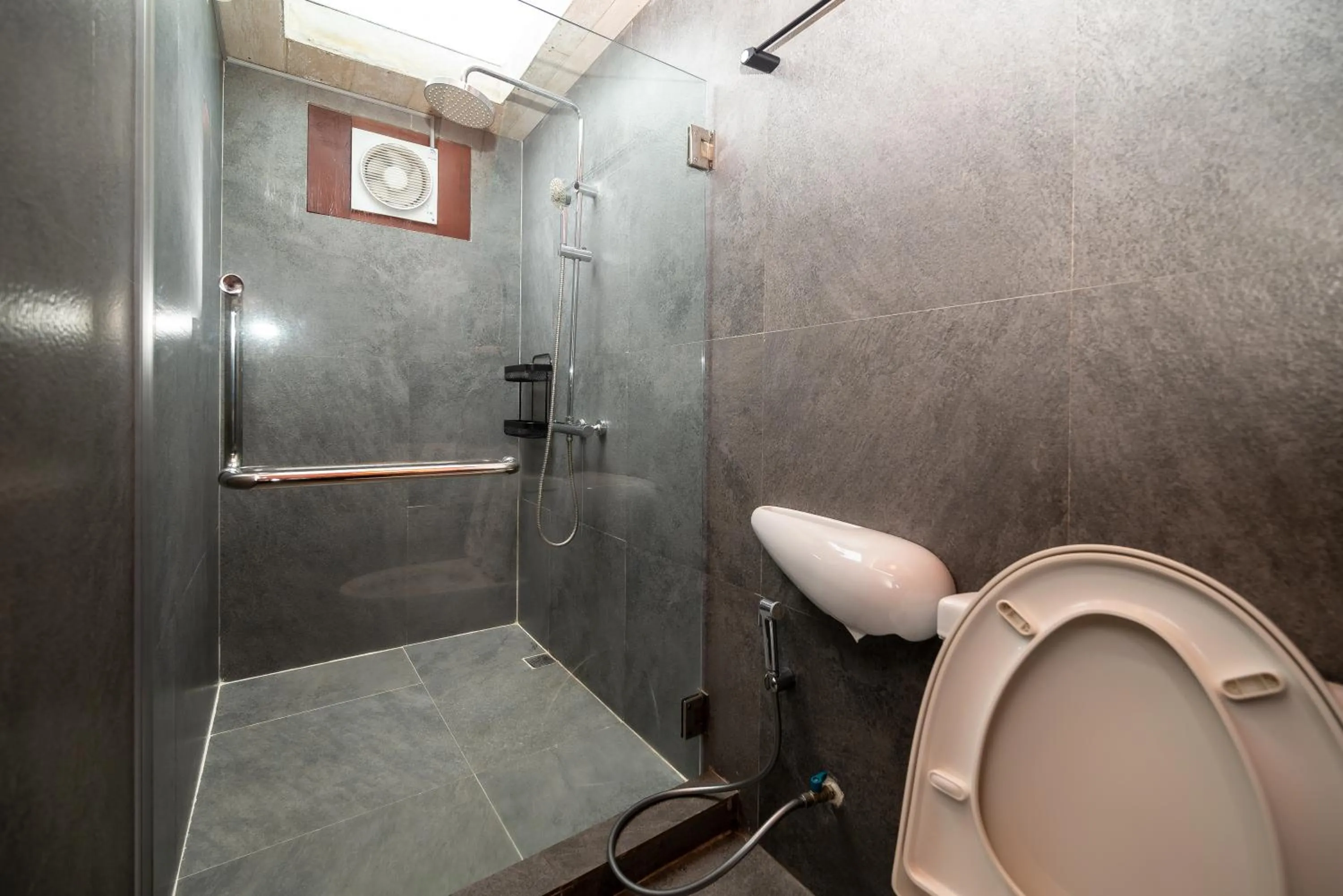 Shower in The CAMPIAN