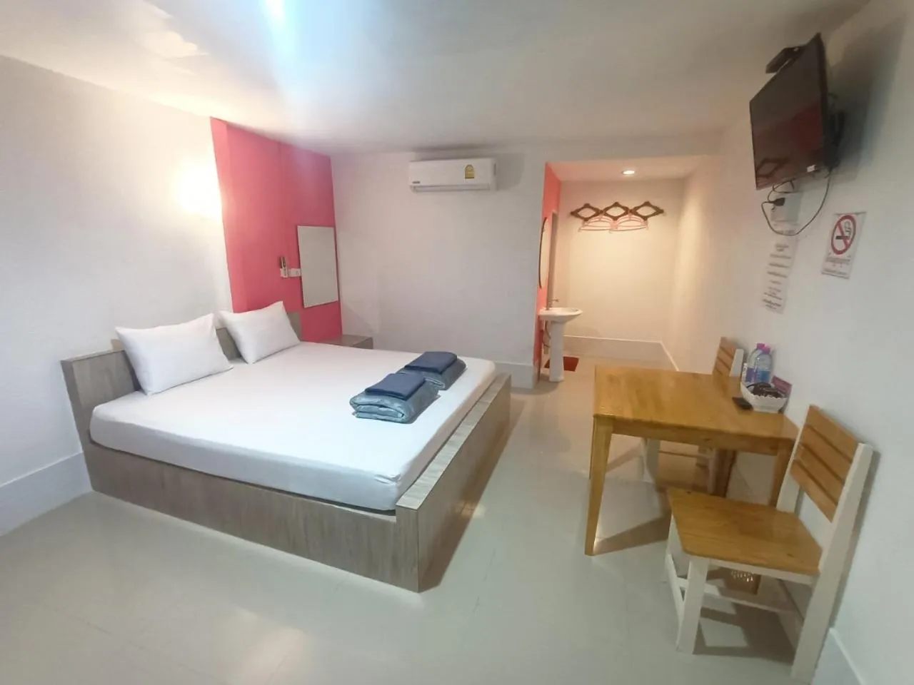 Bed in Saan Rak Resort
