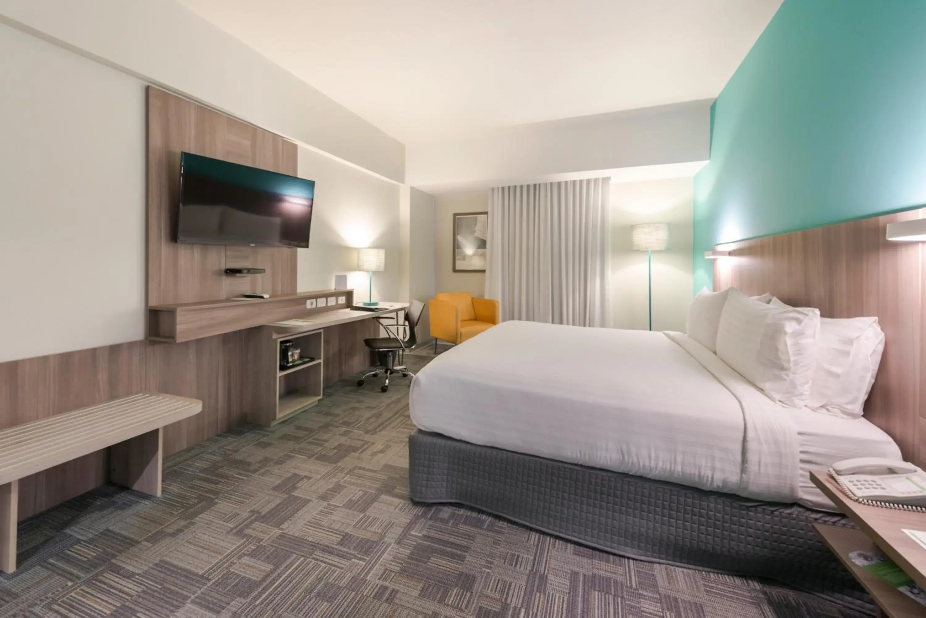 Standard King Room in Holiday Inn - Lima Airport by IHG Standard King Room in Holiday Inn - Lima Airport by IHG