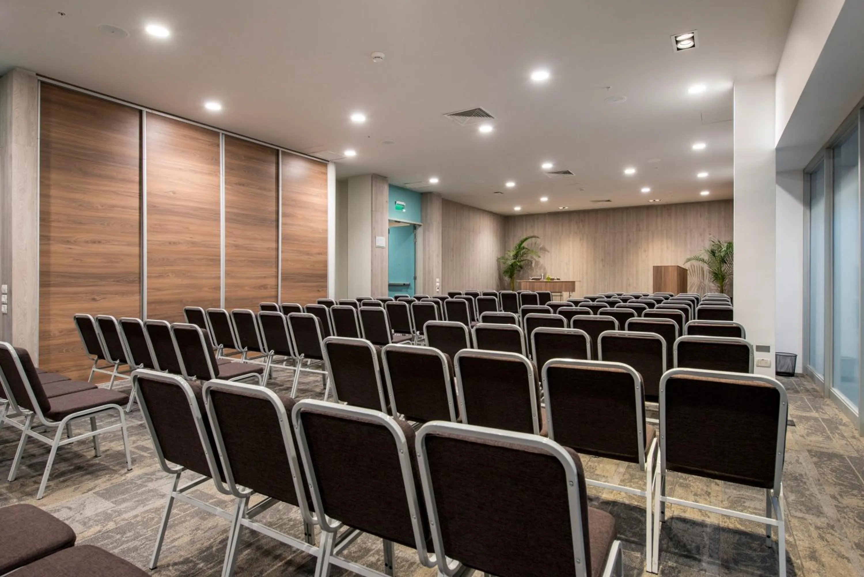 Meeting/conference room in Holiday Inn - Lima Airport by IHG