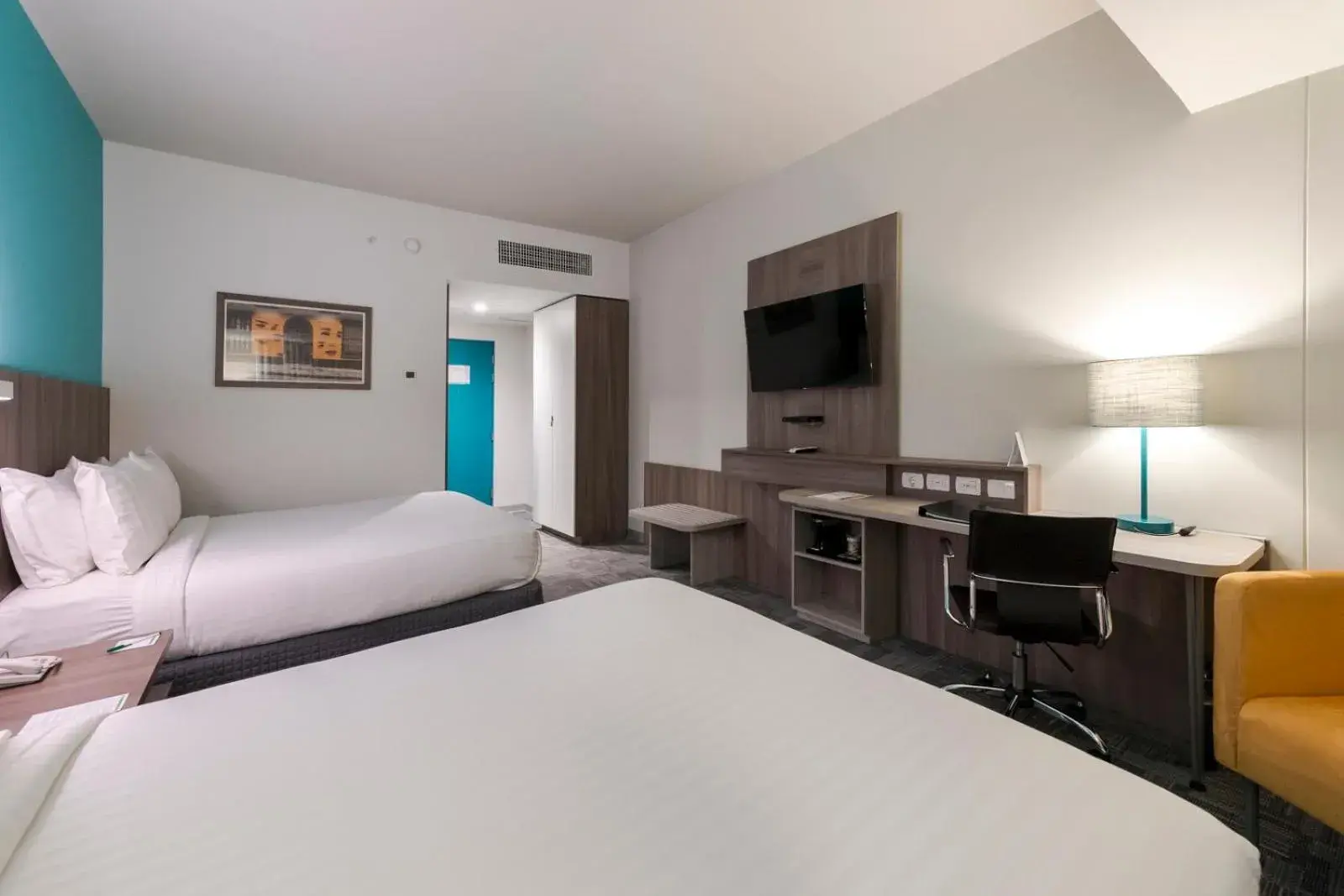 Standard Queen Room with Two Queen Beds - Top Floor in Holiday Inn - Lima Airport by IHG Standard Queen Room with Two Queen Beds - Top Floor in Holiday Inn - Lima Airport by IHG