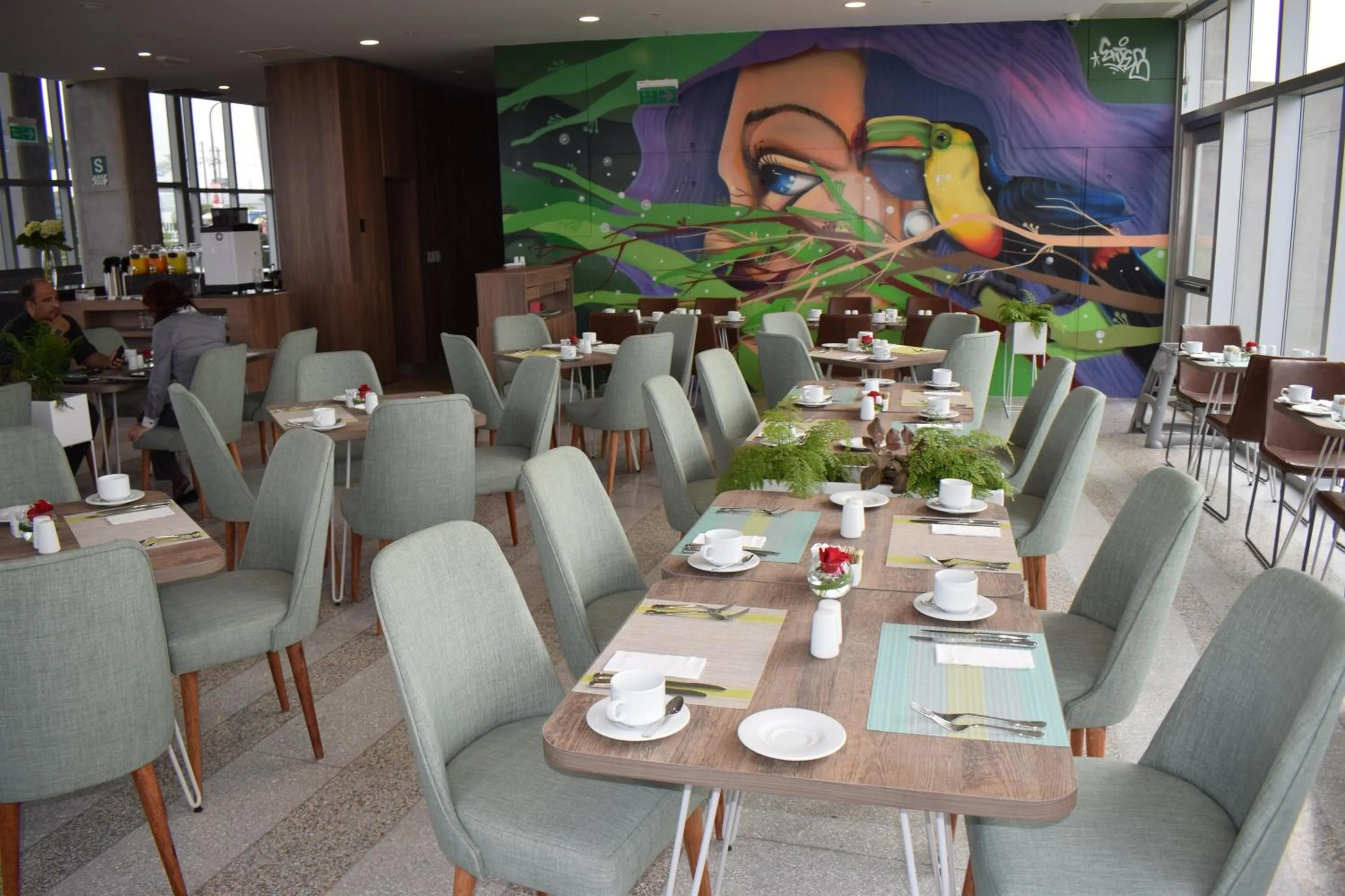 Restaurant/places to eat in Holiday Inn - Lima Airport by IHG