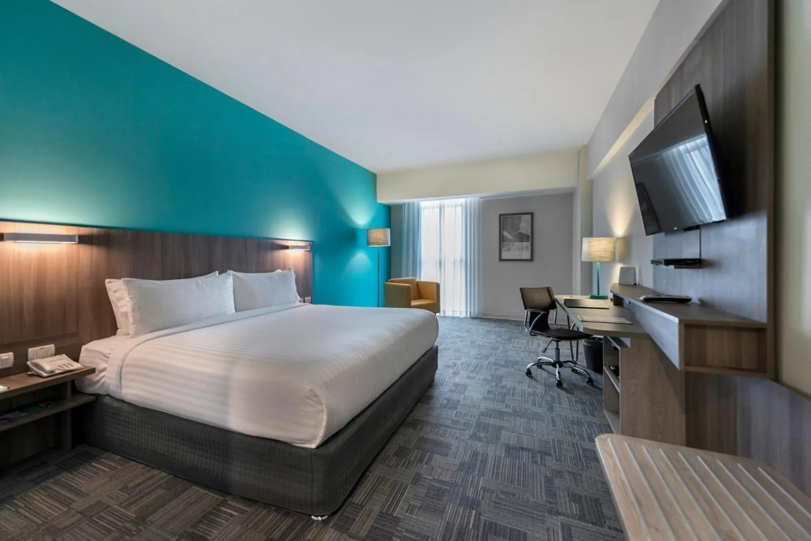 View (from property/room), Bed in Holiday Inn - Lima Airport by IHG