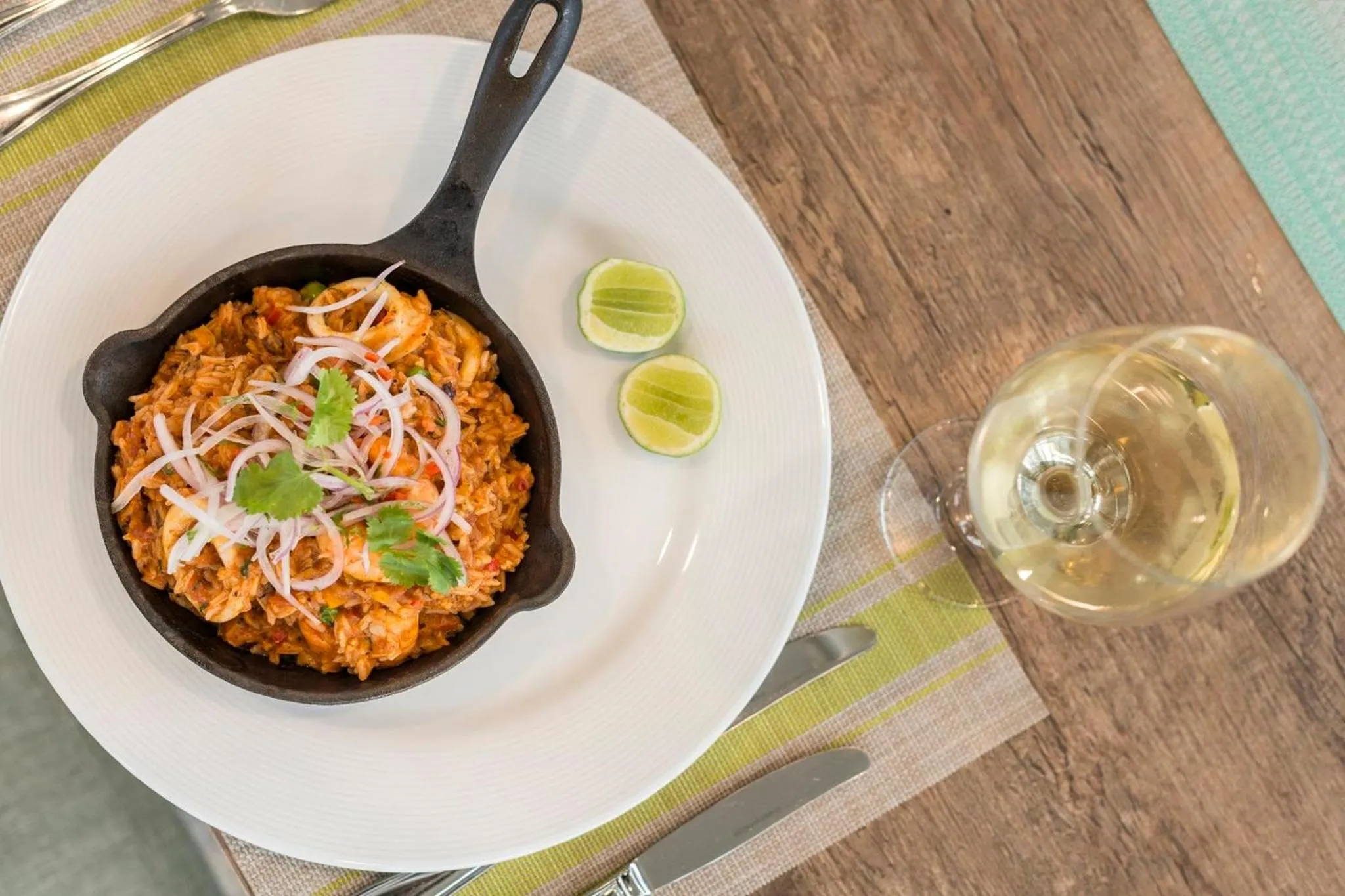 Restaurant/places to eat in Holiday Inn - Lima Airport by IHG