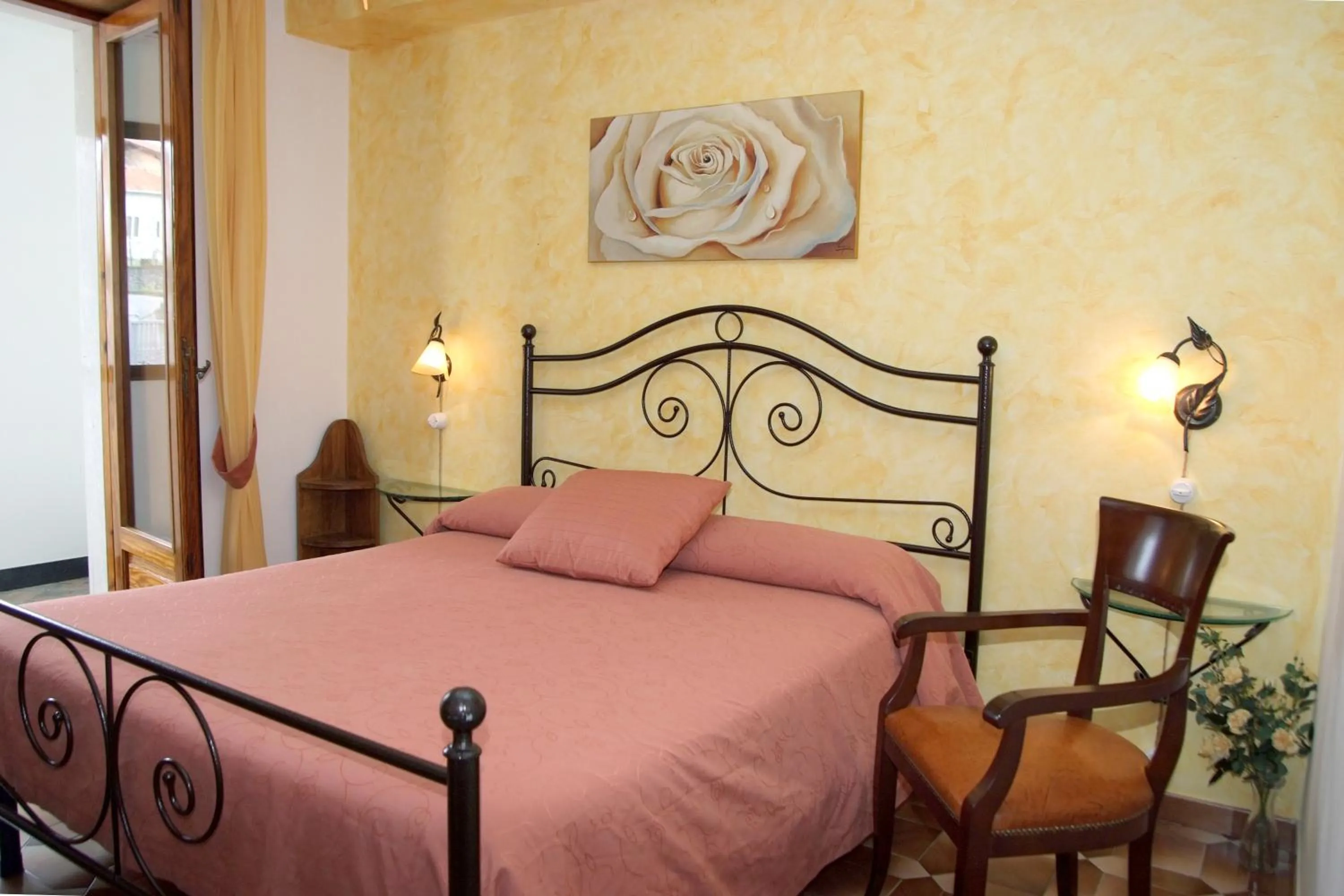 Photo of the whole room, Bed in Rabbit