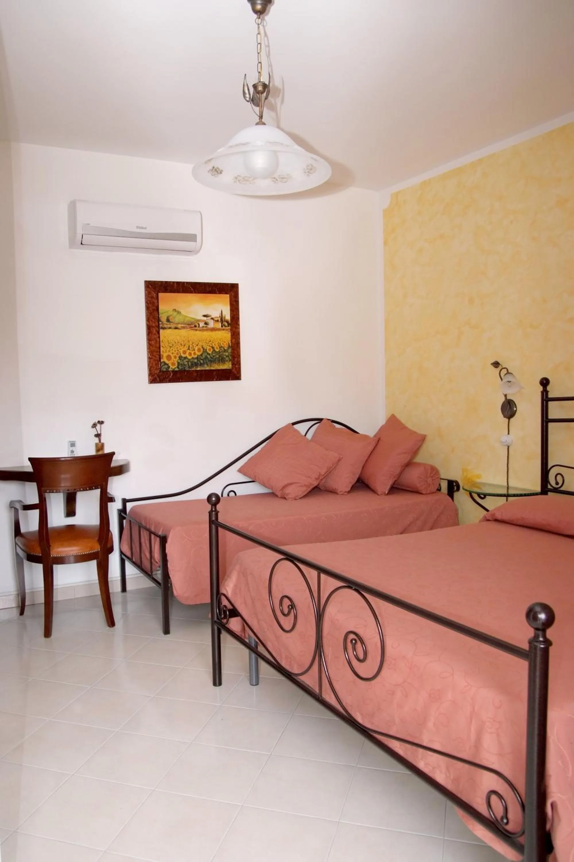 Photo of the whole room, Bed in Rabbit