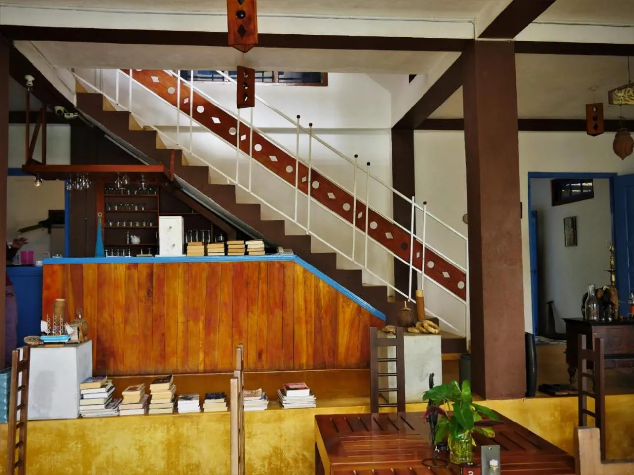 Restaurant/places to eat in The Change Hotel