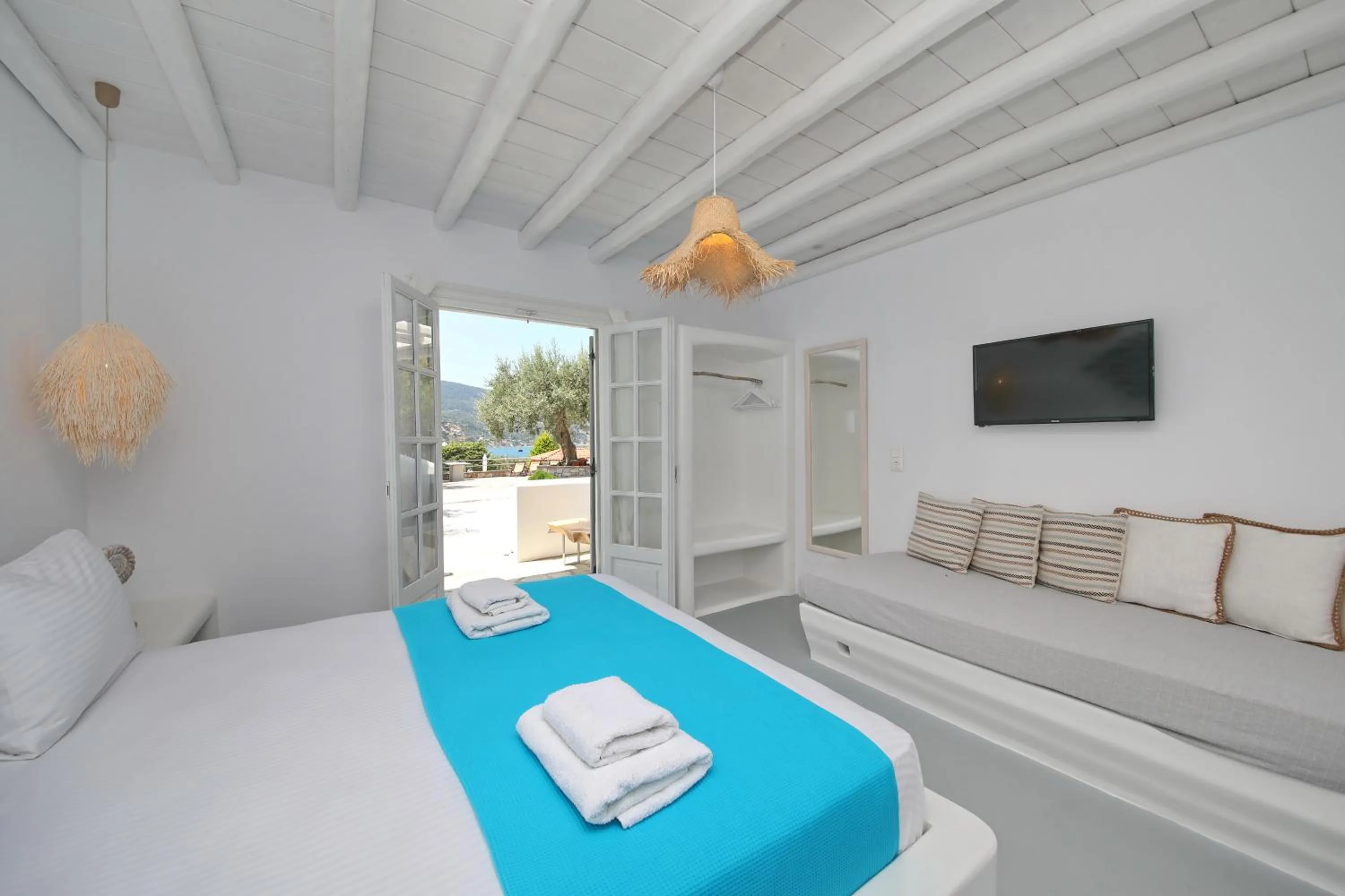 Bed in Evlalia Studios & Villas