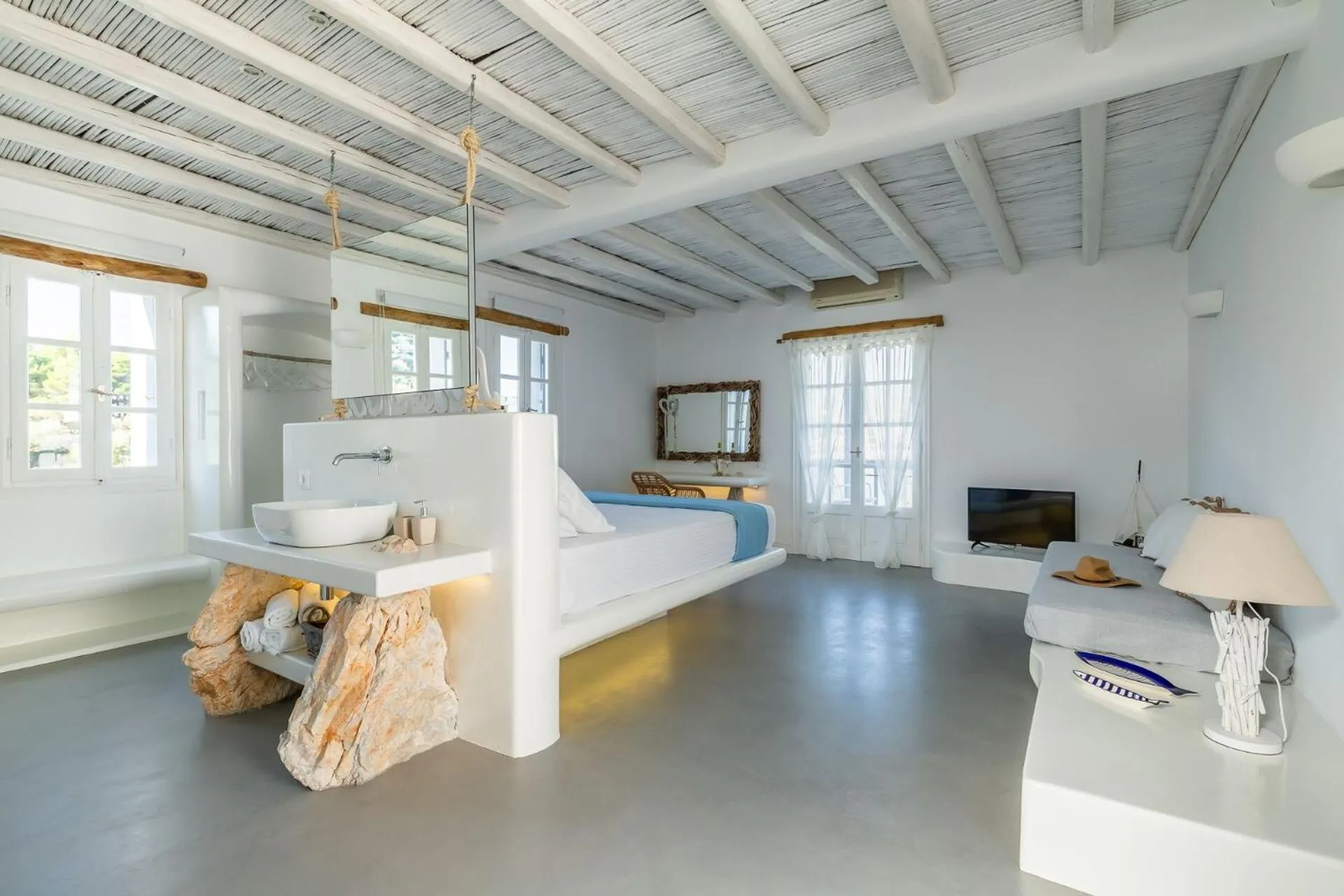 Photo of the whole room, Bed in Evlalia Studios & Villas