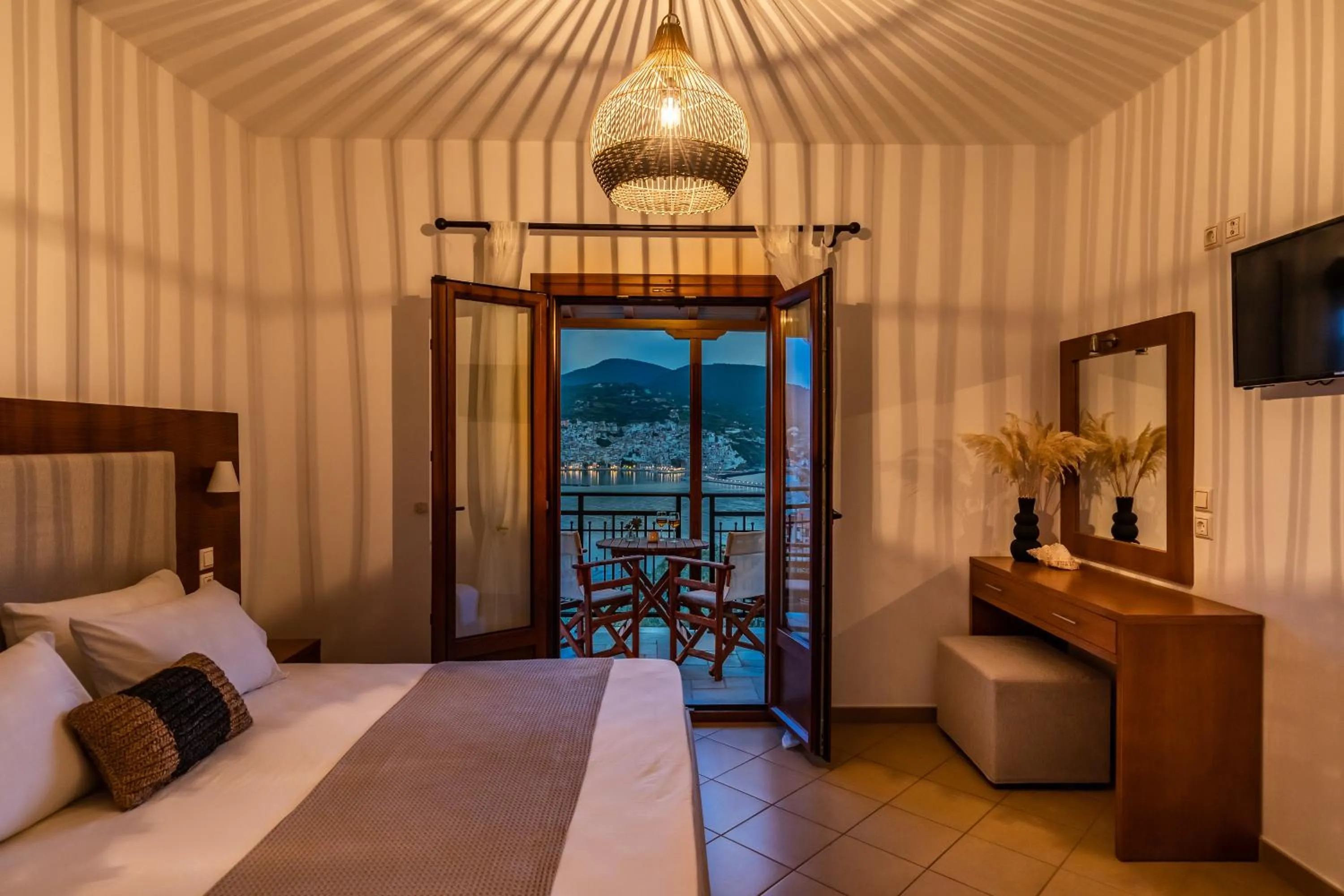 Bed in Evlalia Studios & Villas