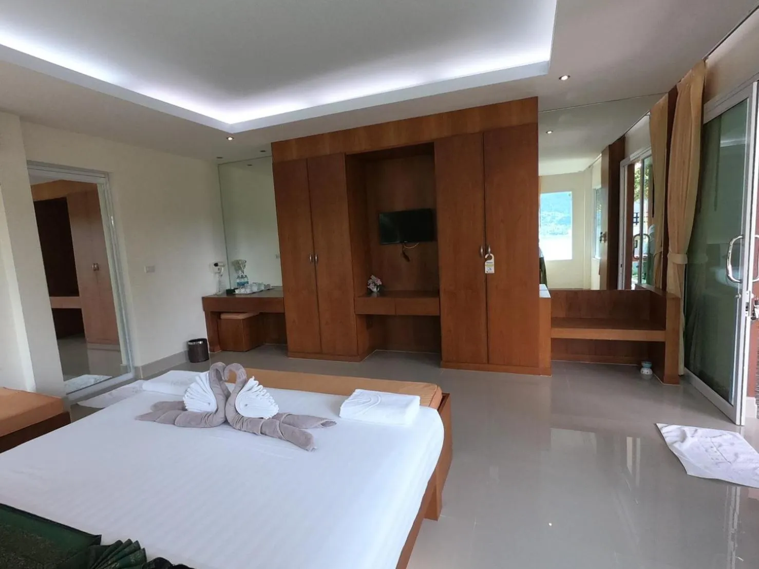 Bed in Mountain Resort Koh Lipe