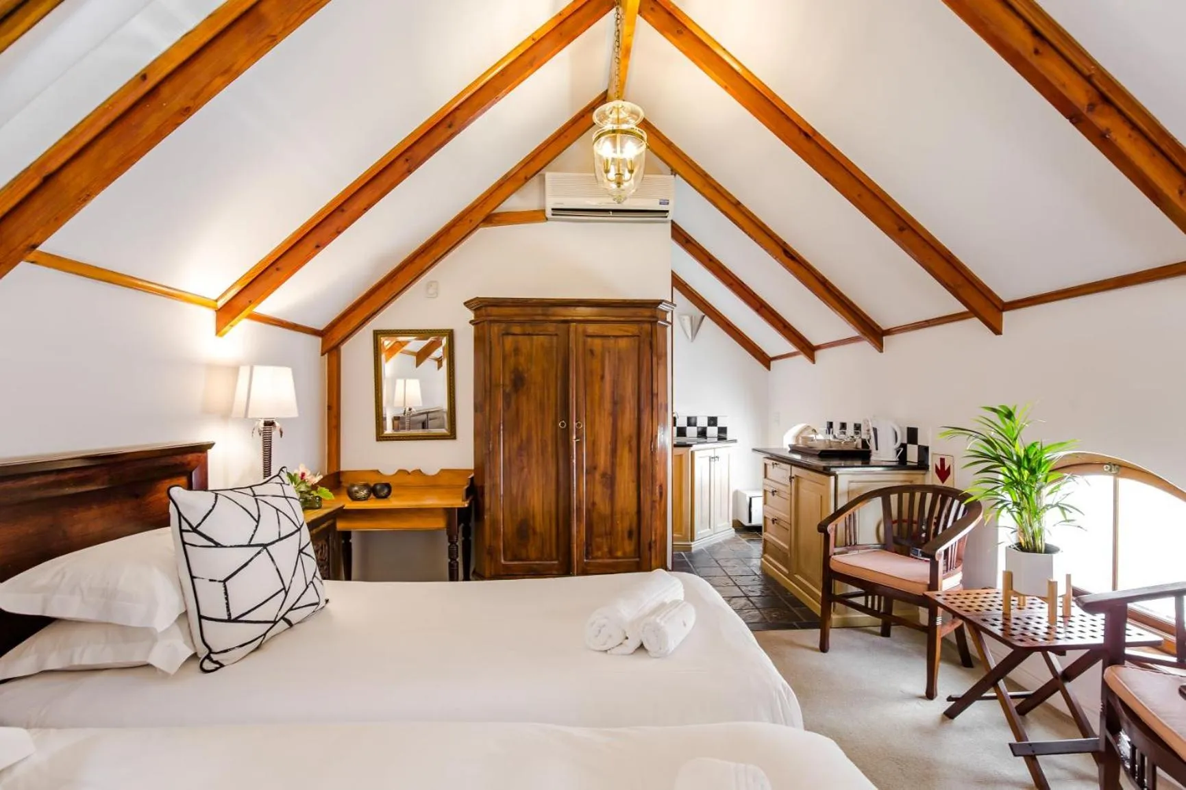 Photo of the whole room, Bed in Roosenwijn Guesthouse