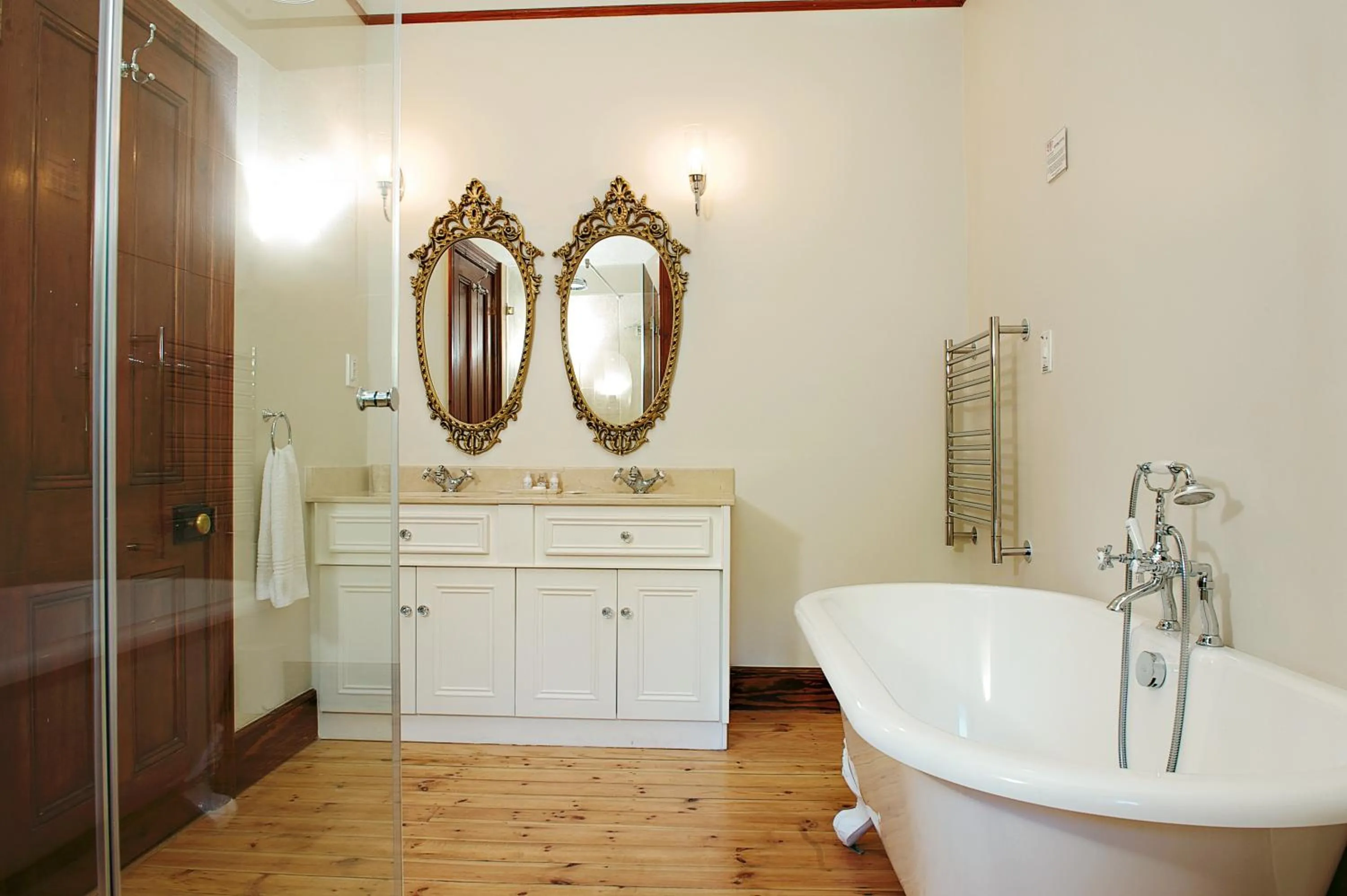 Bathroom in Roosenwijn Guesthouse