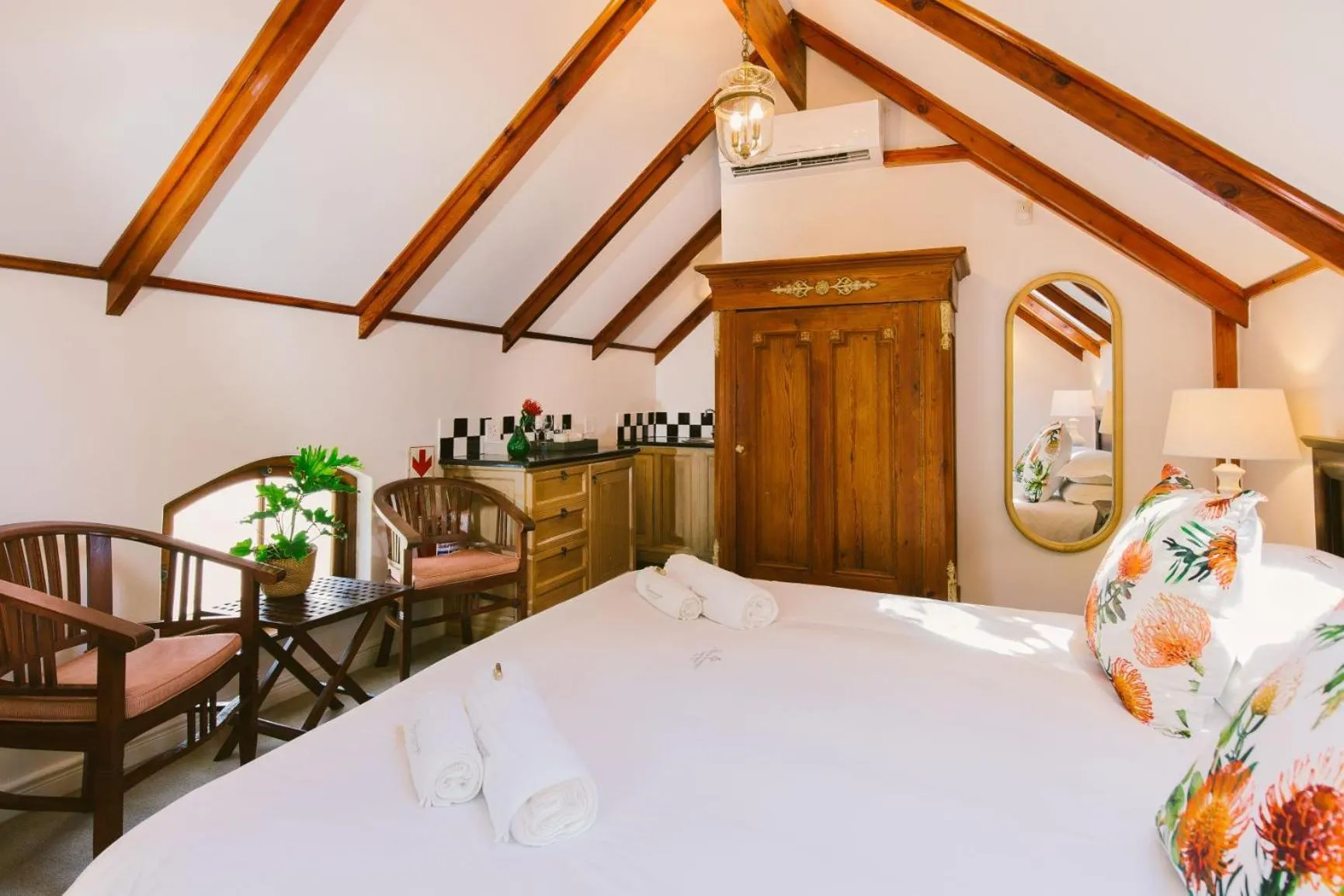 Photo of the whole room, Bed in Roosenwijn Guesthouse