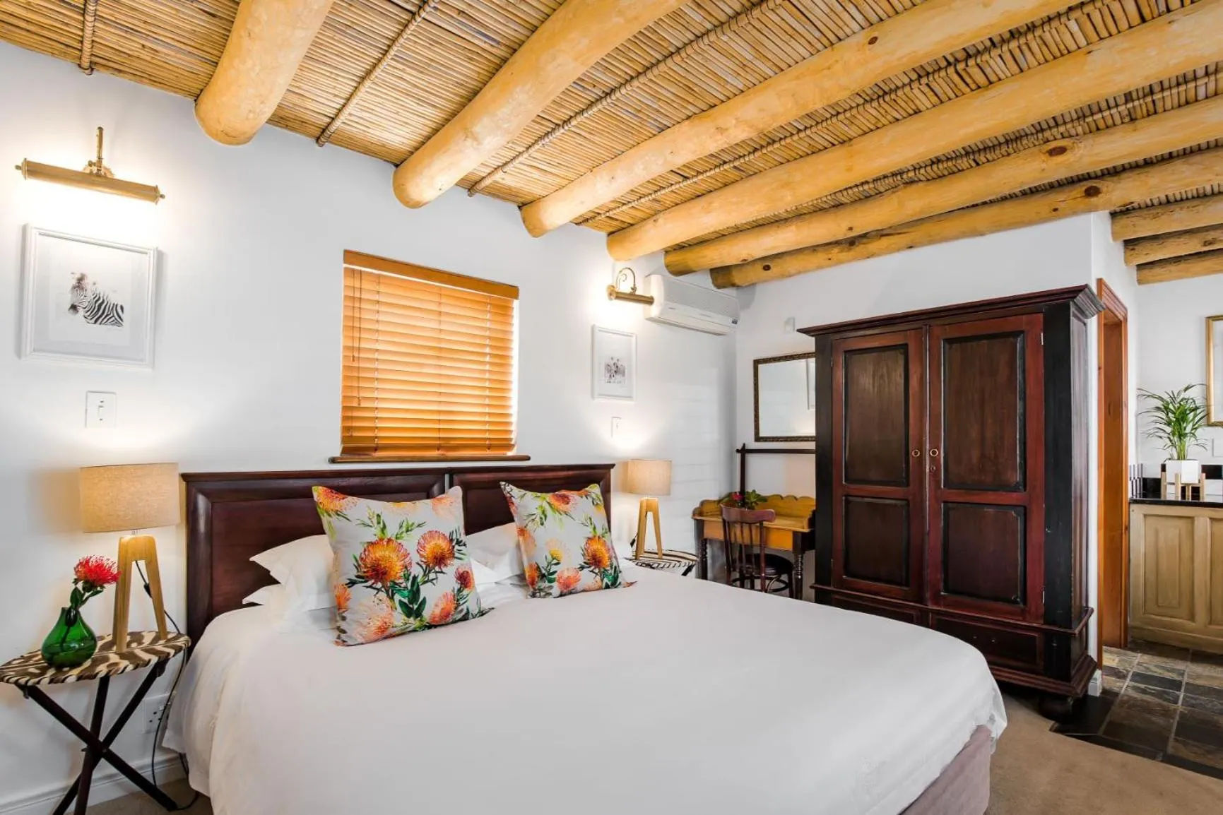 Photo of the whole room, Bed in Roosenwijn Guesthouse