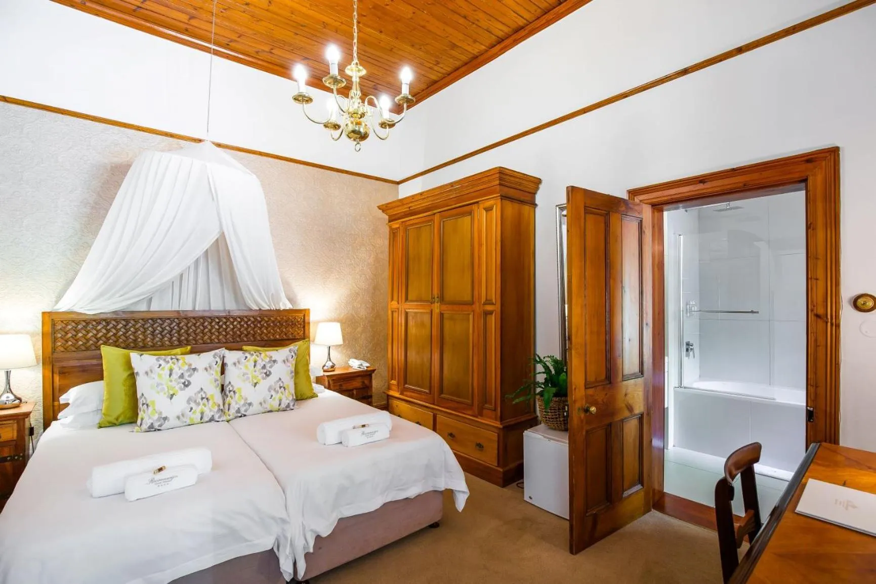 Photo of the whole room, Bed in Roosenwijn Guesthouse