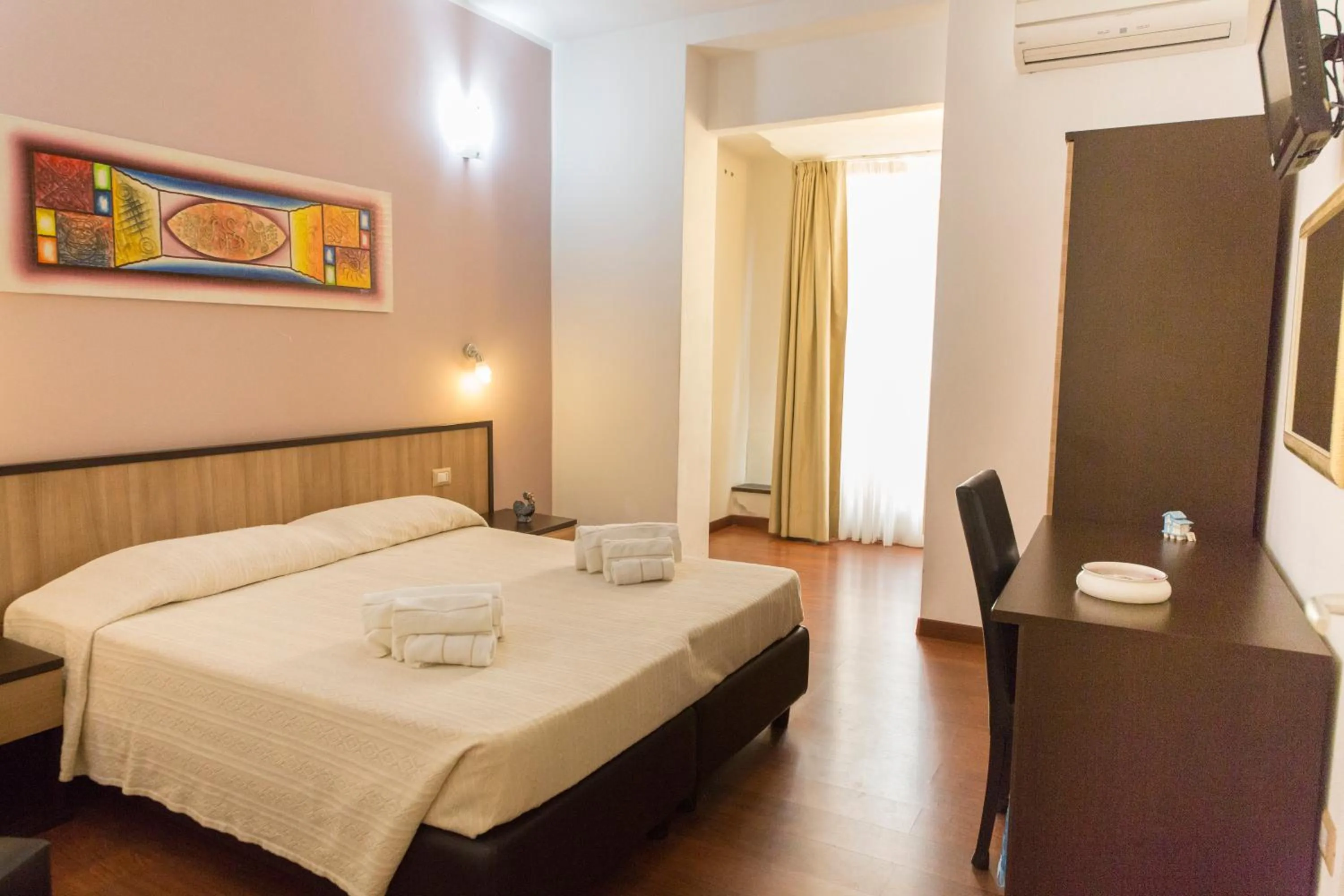 Bed in Lewisrooms Domo